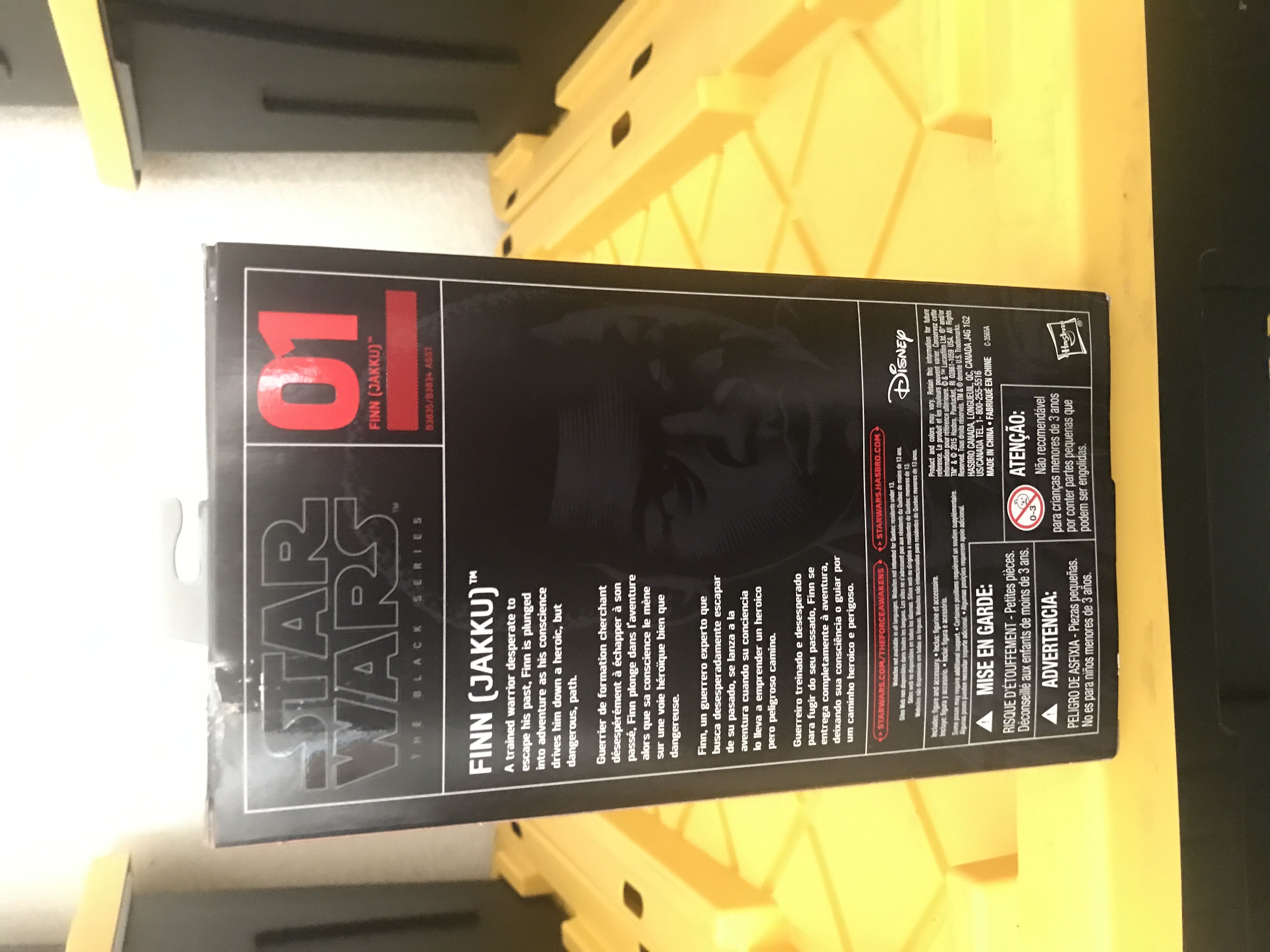 Red Box # 01 Finn - Hasbro (Disney Star Wars) action figure collectible [Barcode 630509360109] - Main Image 3