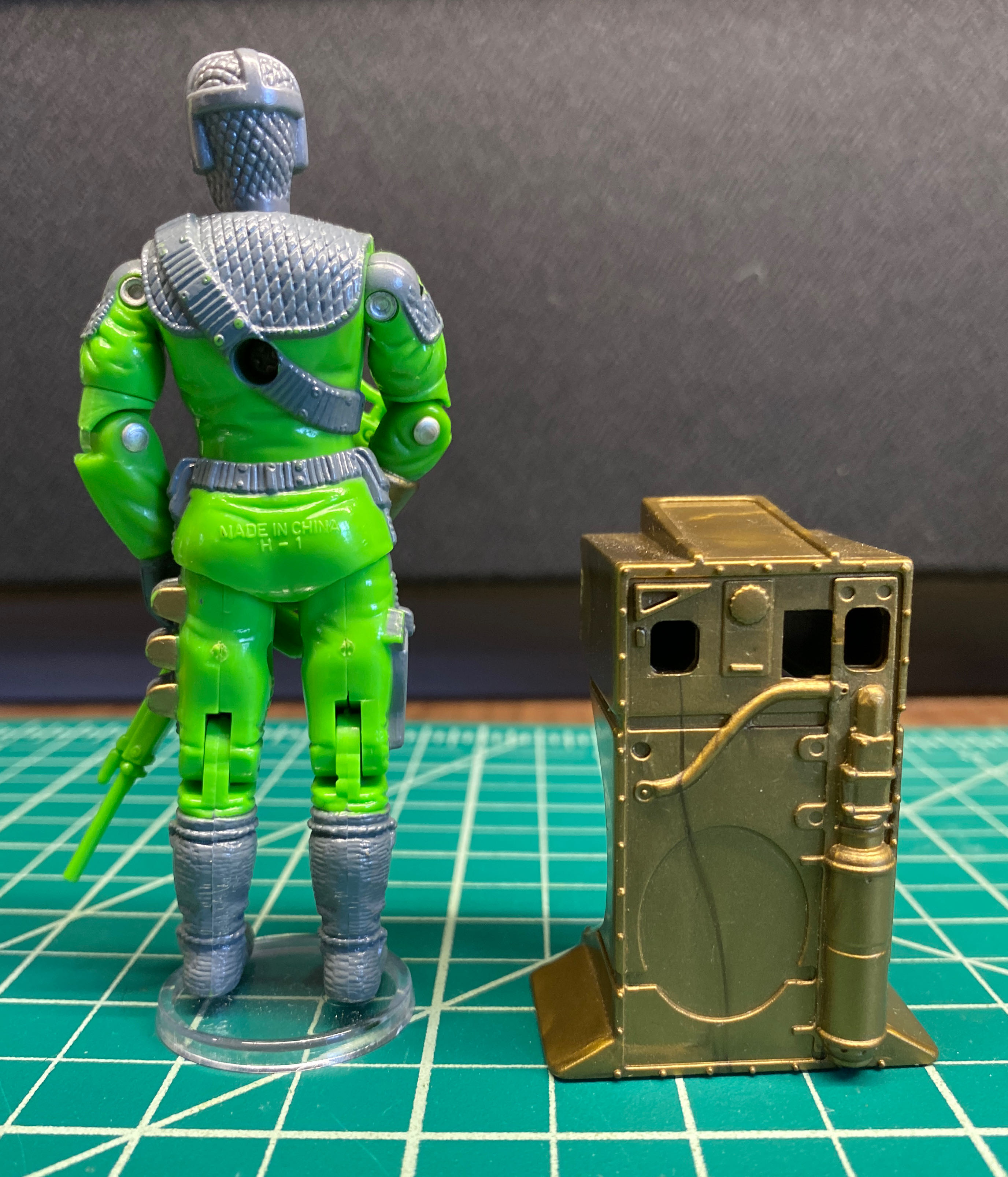 Firefly (V2) - Hasbro (GI Joe Vintage) action figure collectible - Main Image 2