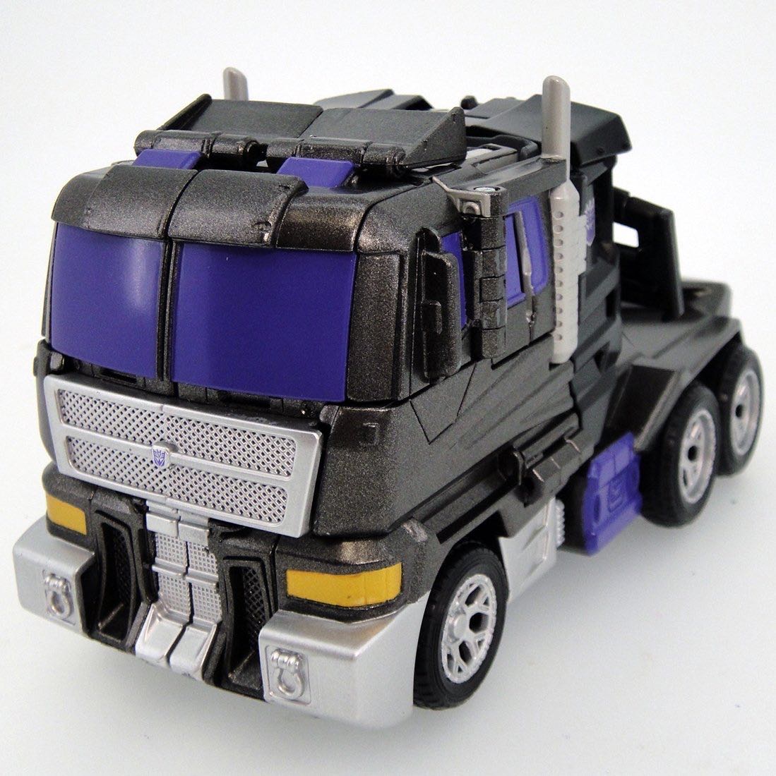 Motormaster - Takara (Generations) action figure collectible - Main Image 2