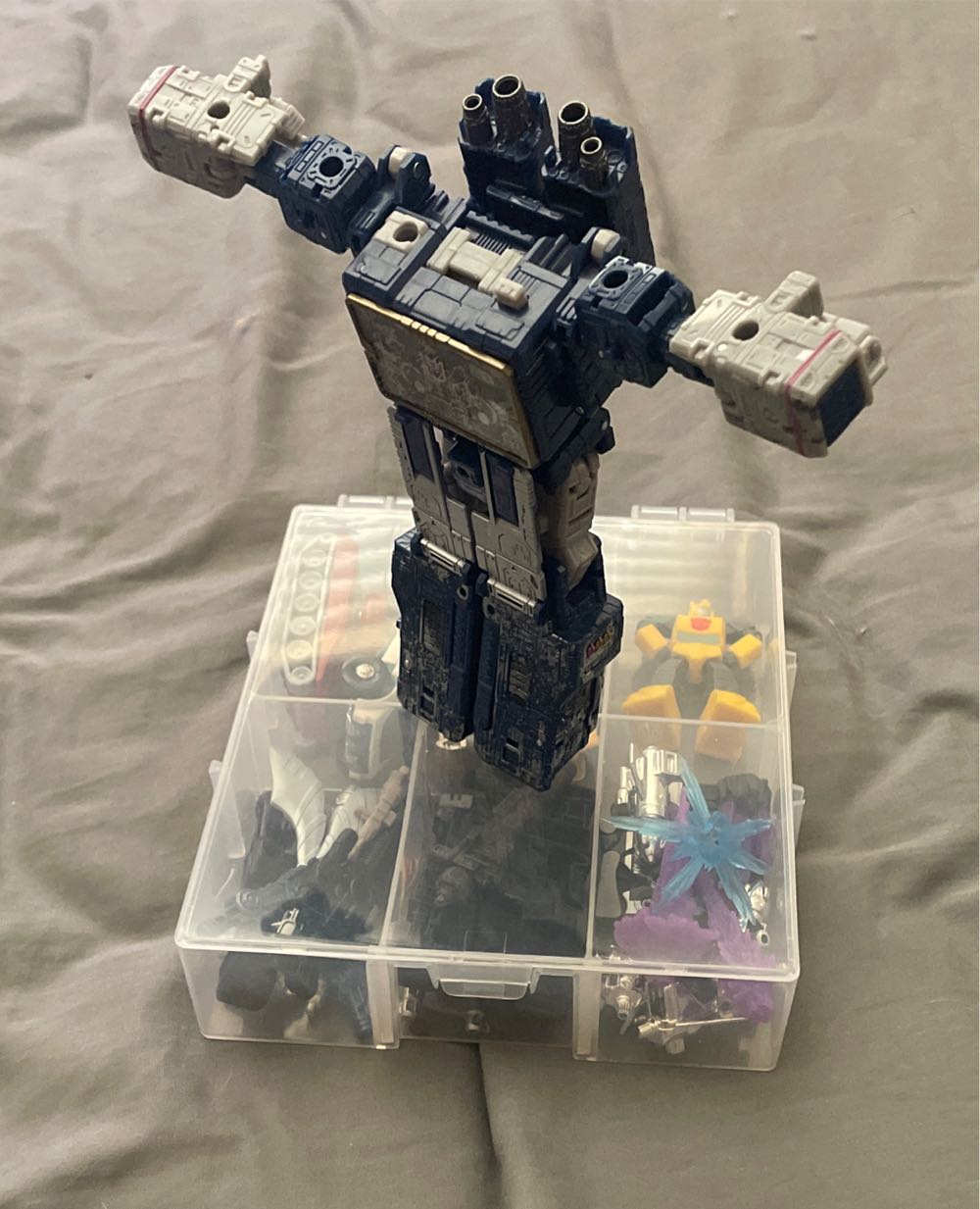 Soundwave - Hasbro (Generations) action figure collectible - Main Image 3
