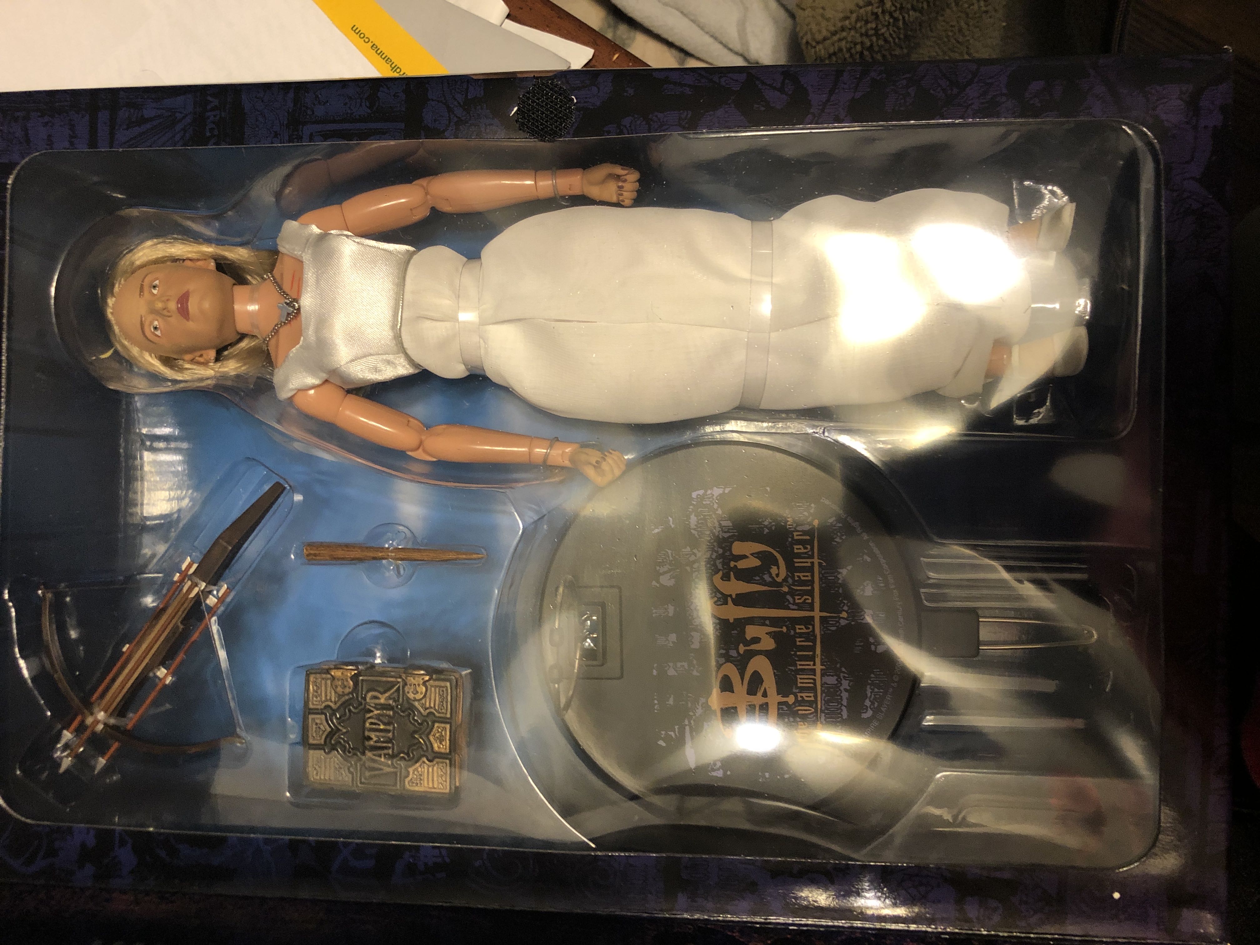 Buffy The Vampire Slayer  (Excusive leather jacket) action figure collectible [Barcode 747720206717] - Main Image 1