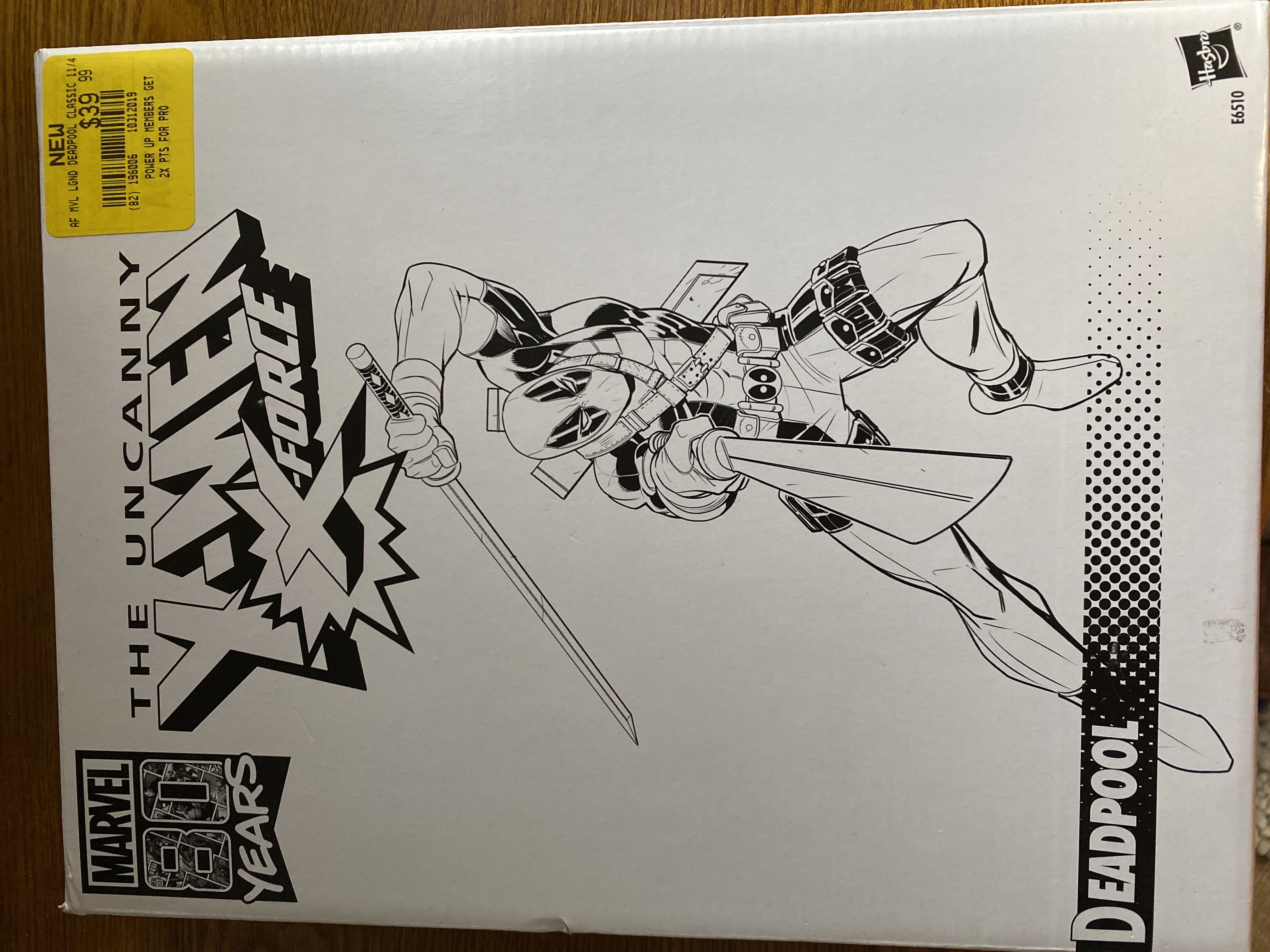 Deadpool (Retro) - Hasbro (Marvel Legends 80 Years) action figure collectible [Barcode 630509861903] - Main Image 2