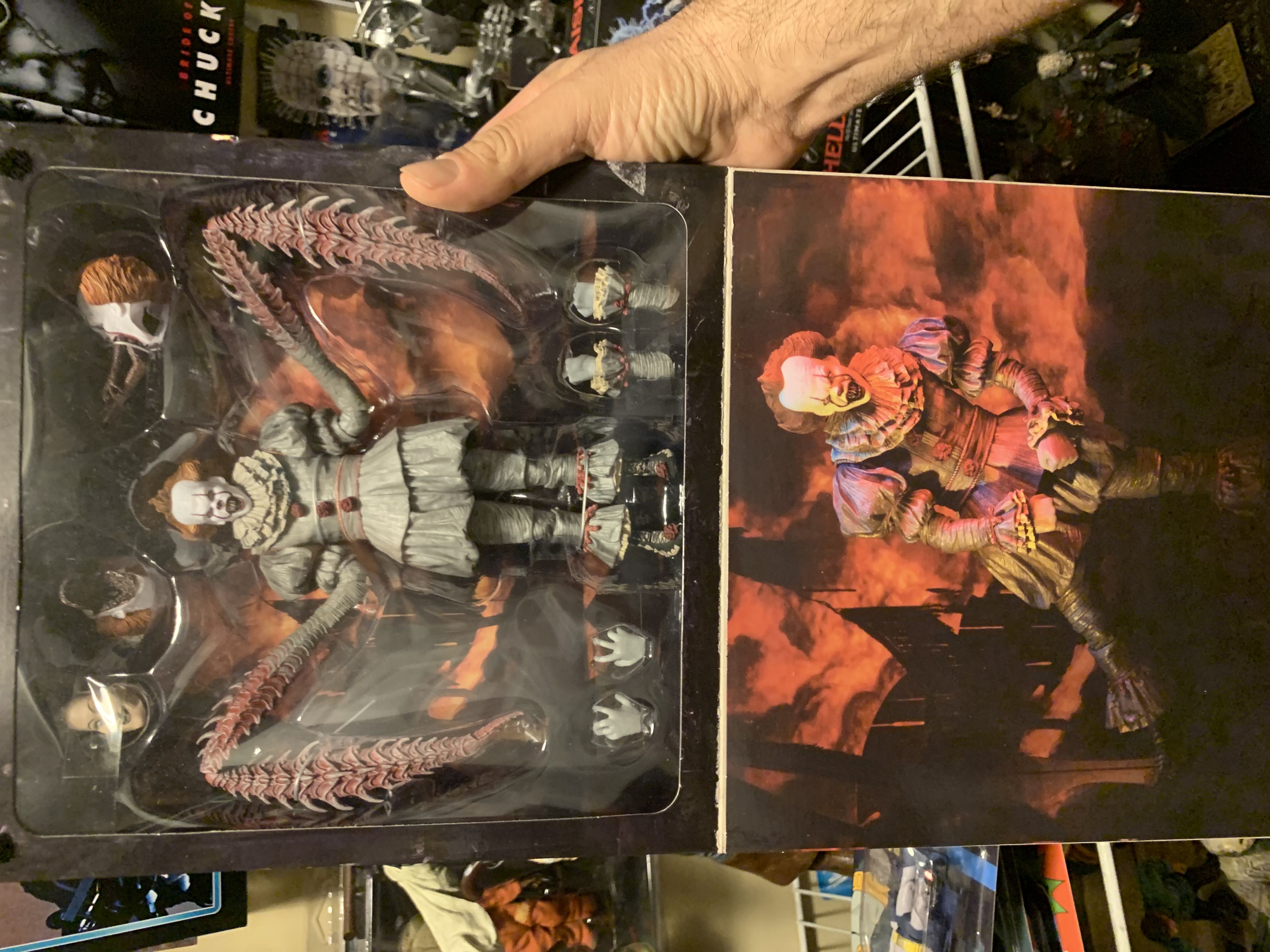 It- Pennywise The Dancing Clown - Neca Reel Toys (IT (2017)) action figure collectible [Barcode 634482454701] - Main Image 2