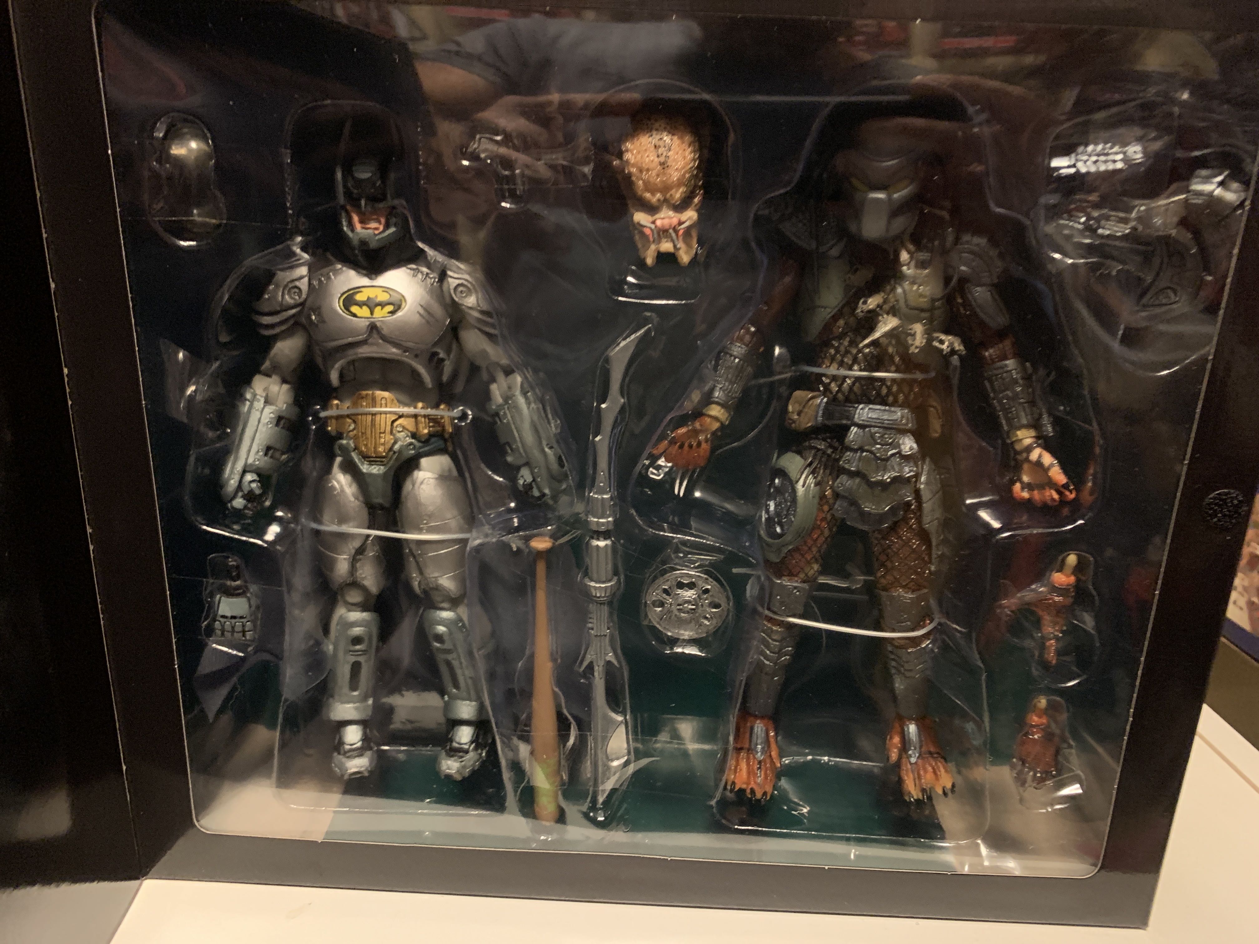 Neca: 2019 SDCC Predator: Batman Vs Predator - Neca (Dark Horse Comic Predator) action figure collectible [Barcode 634482515655] - Main Image 2