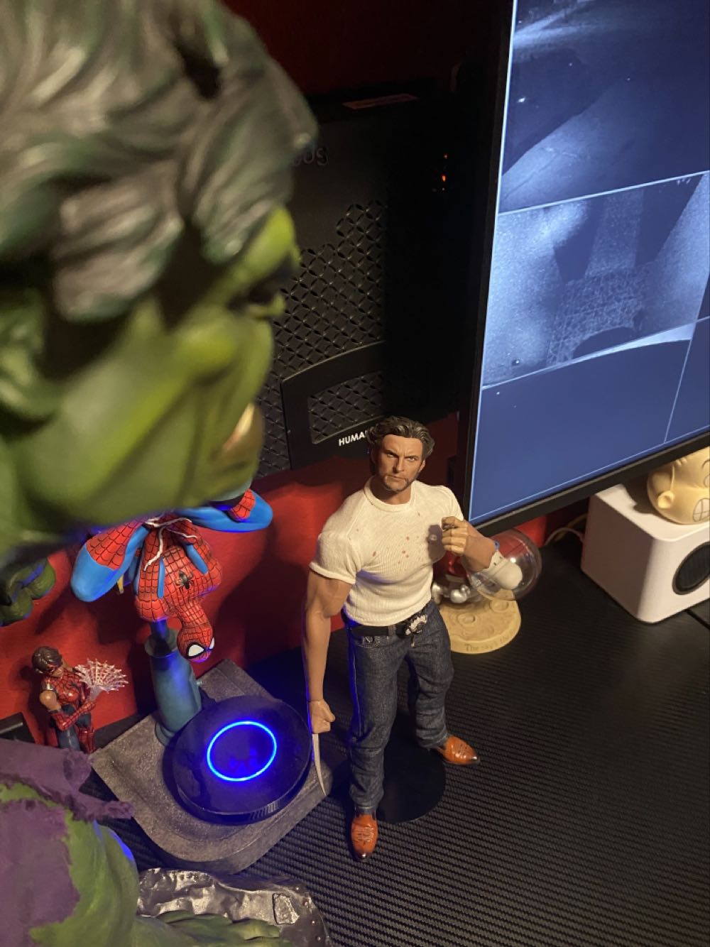 Custom 1/6 Scale Wolverine - Phicen Limited (Wolverine (Civilian Clothes)) action figure collectible [Barcode 6971272330079] - Main Image 2