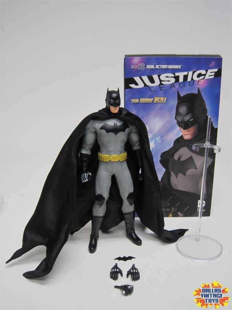 Real Action Heroes Batman (New 52) Doll - Medicom (DC Comics) action figure collectible [Barcode 603259051955] - Main Image 3