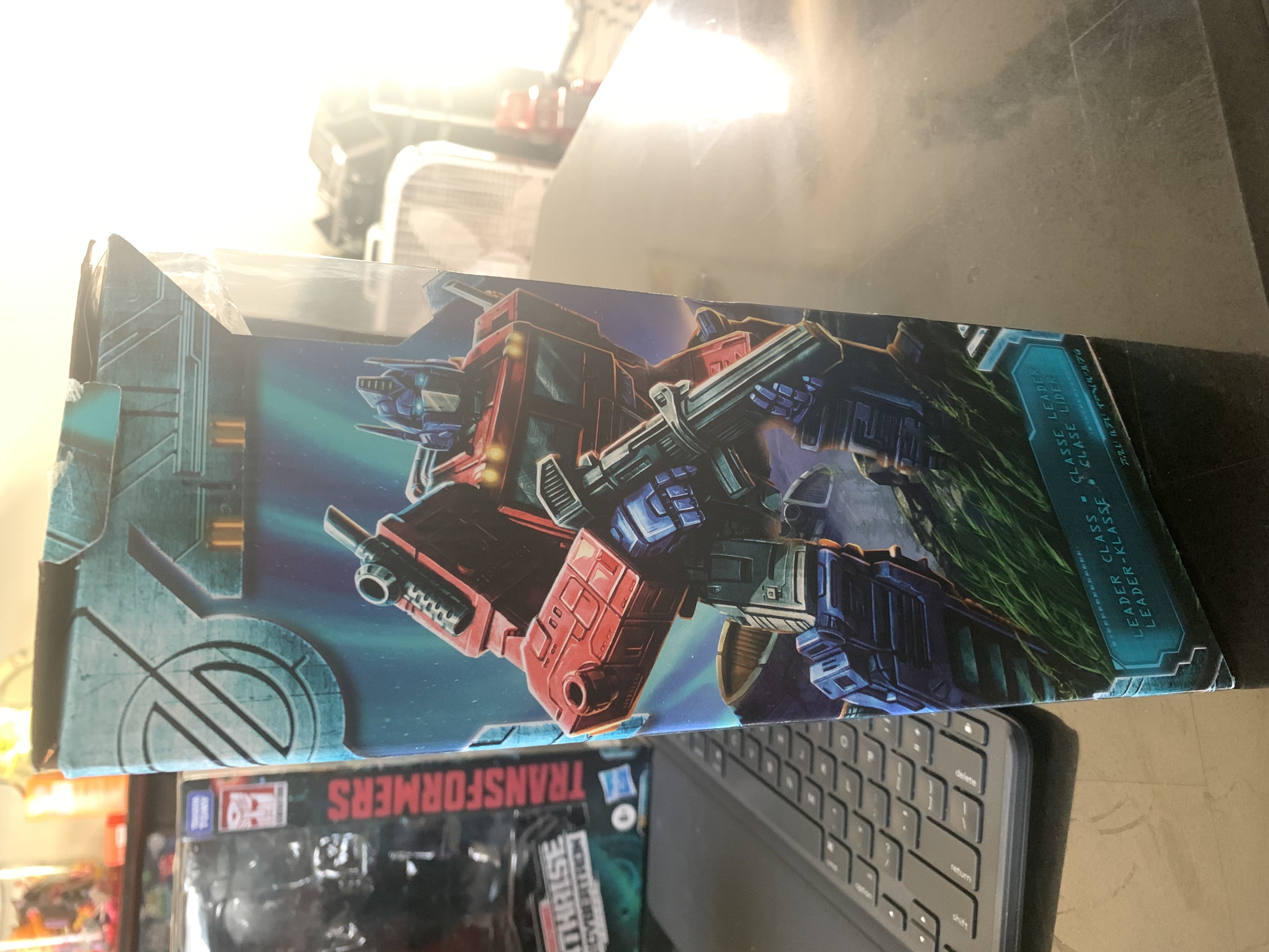 Transformers WFC Earthrise Leader Class Optimus Prime Hasbro Takara Tomy InStock - Hasbro (Transformers: War for Cybertron - Earthrise) action figure collectible [Barcode 5010993639748] - Main Image 4