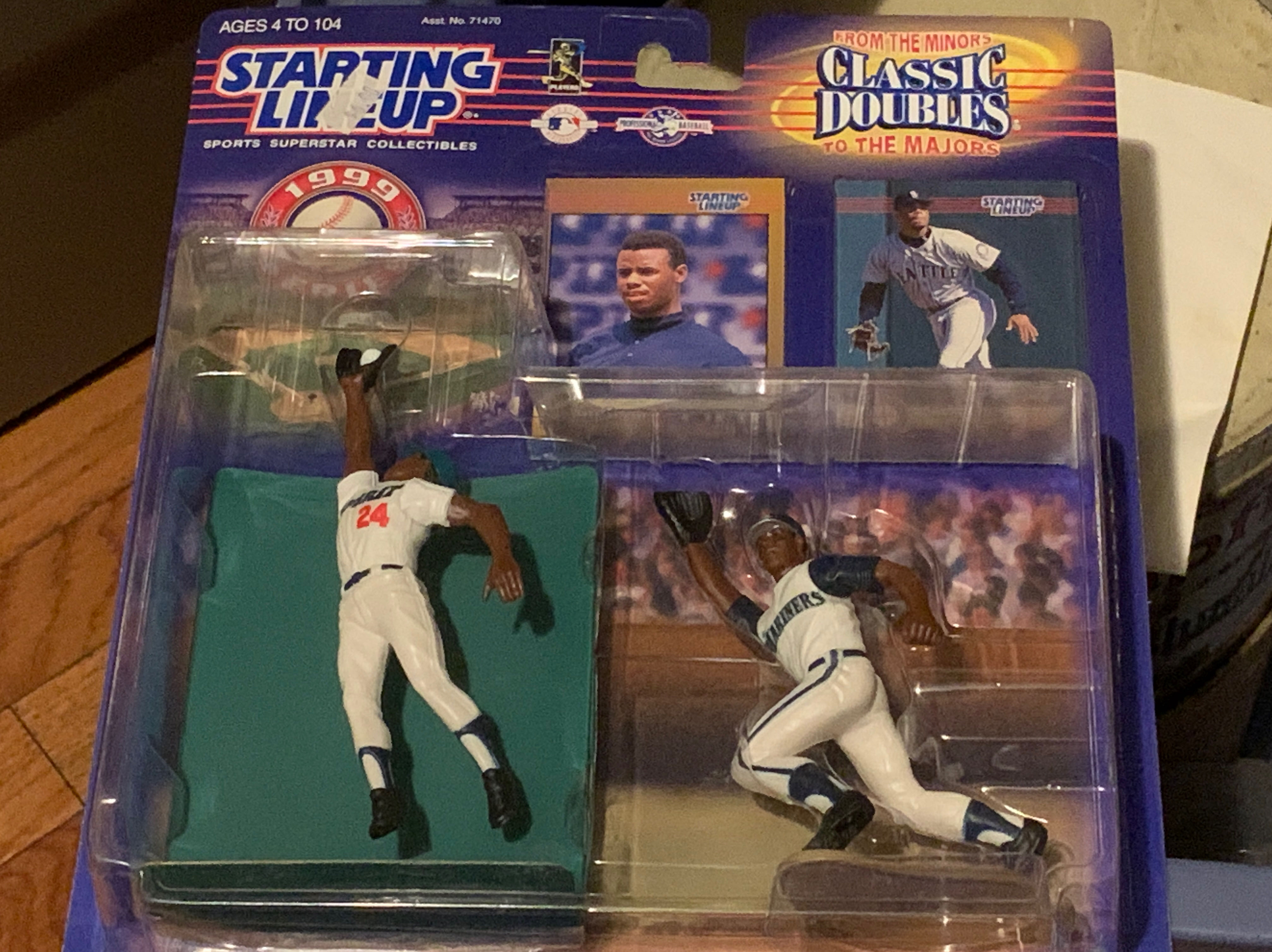 Ken Griffey Jr. - STARTING LINEUP action figure collectible [Barcode 076281720586] - Main Image 1