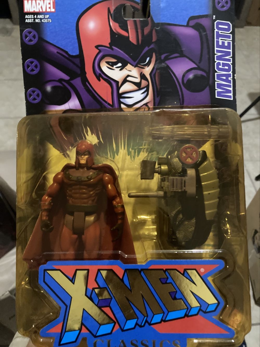 X-MEN Classics: Magneto - Toy Biz (X-Men Classics) action figure collectible [Barcode 035112435792] - Main Image 2