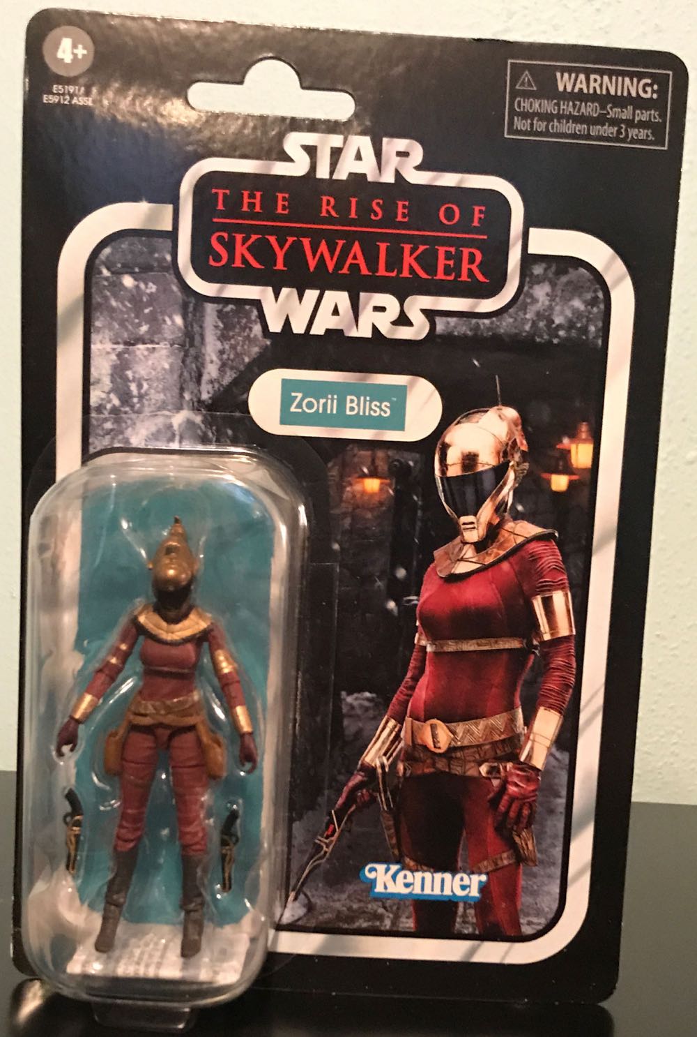 Zorii Bliss - VC157 - Hasbro (Star Wars Vintage Collection) action figure collectible [Barcode 630509862207] - Main Image 3