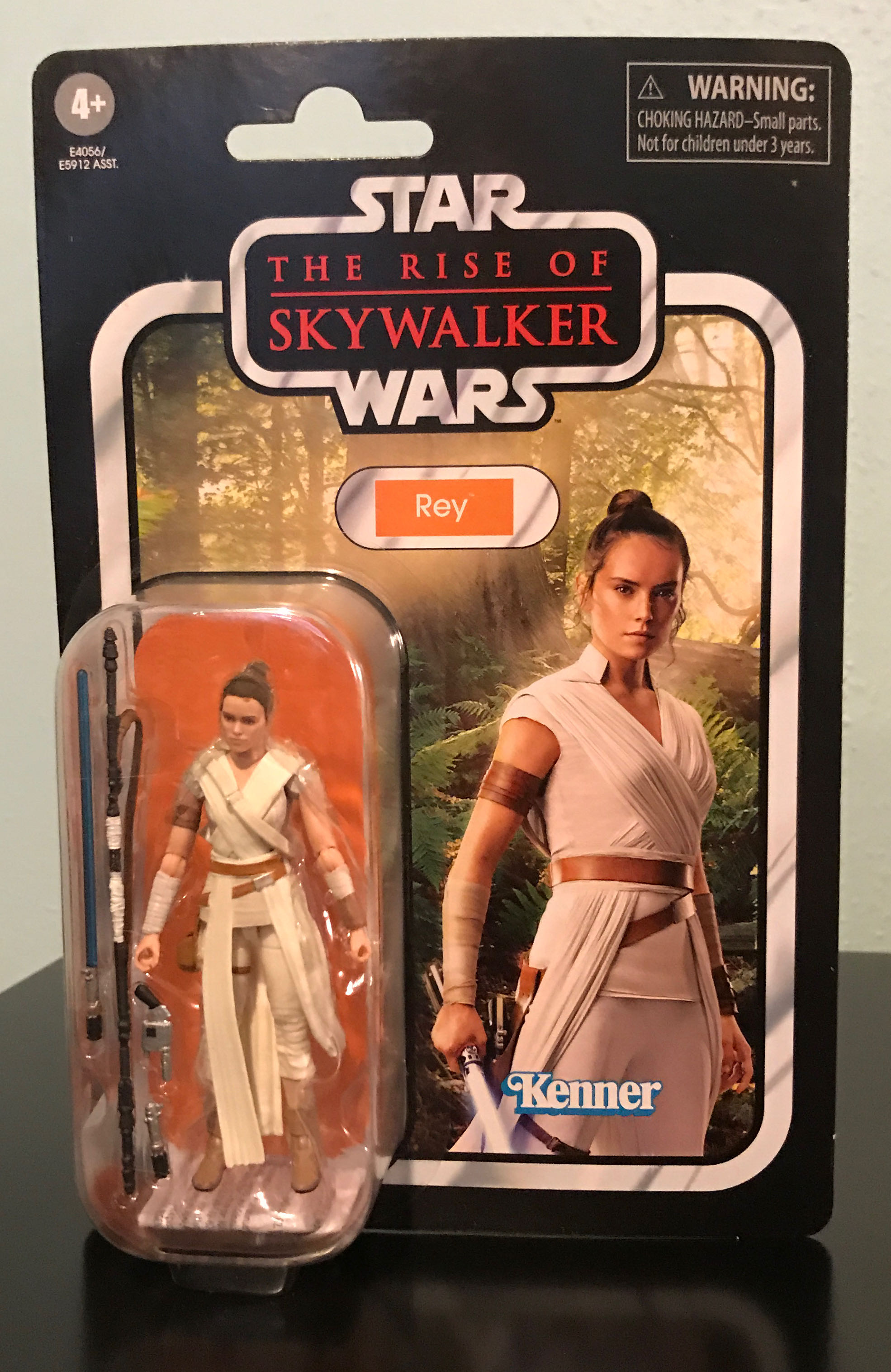 Rey VC156 - Disney/ Hasbro (Vintage Collection 3.75” 2018- Now) action figure collectible [Barcode 630509862191] - Main Image 2