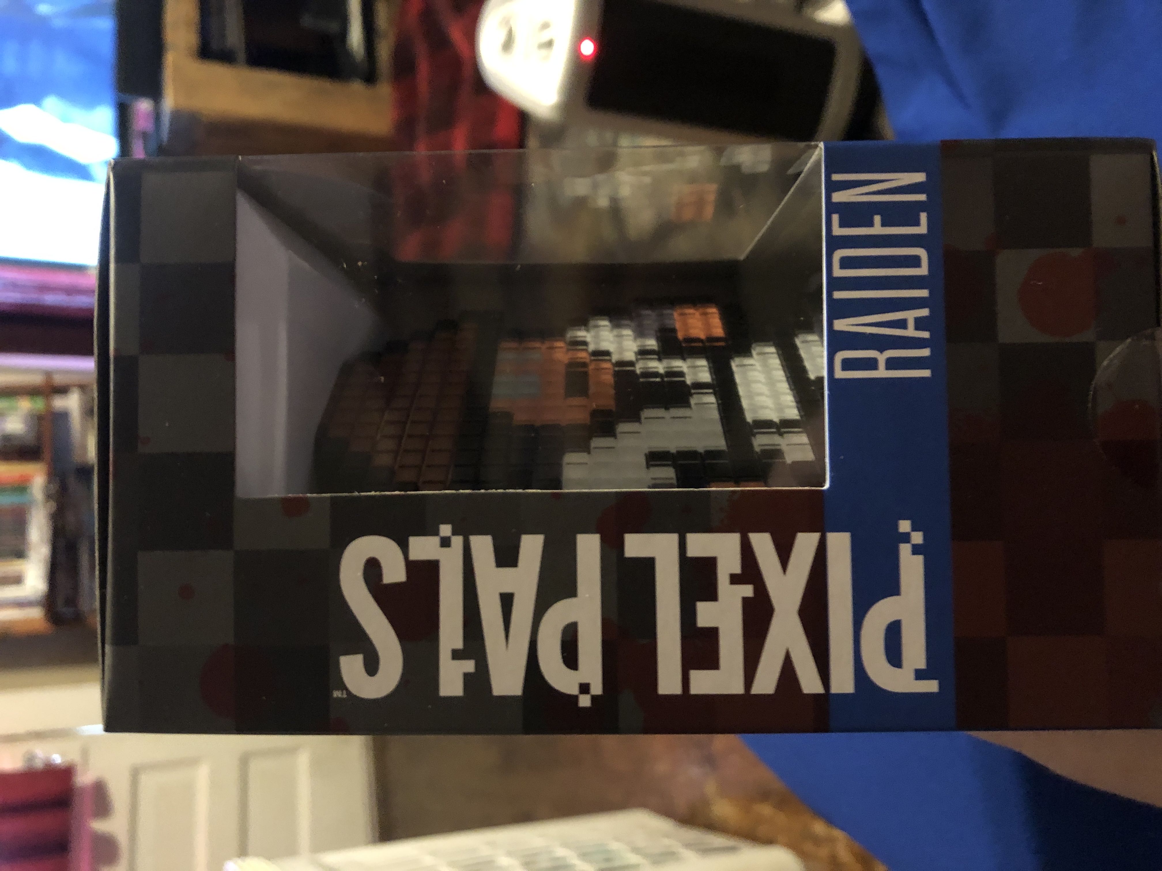 Mortal Kombat Klassic Raiden - Performance Designed Products Inc. (PDP) (Mortal Kombat) action figure collectible [Barcode 708056061470] - Main Image 3