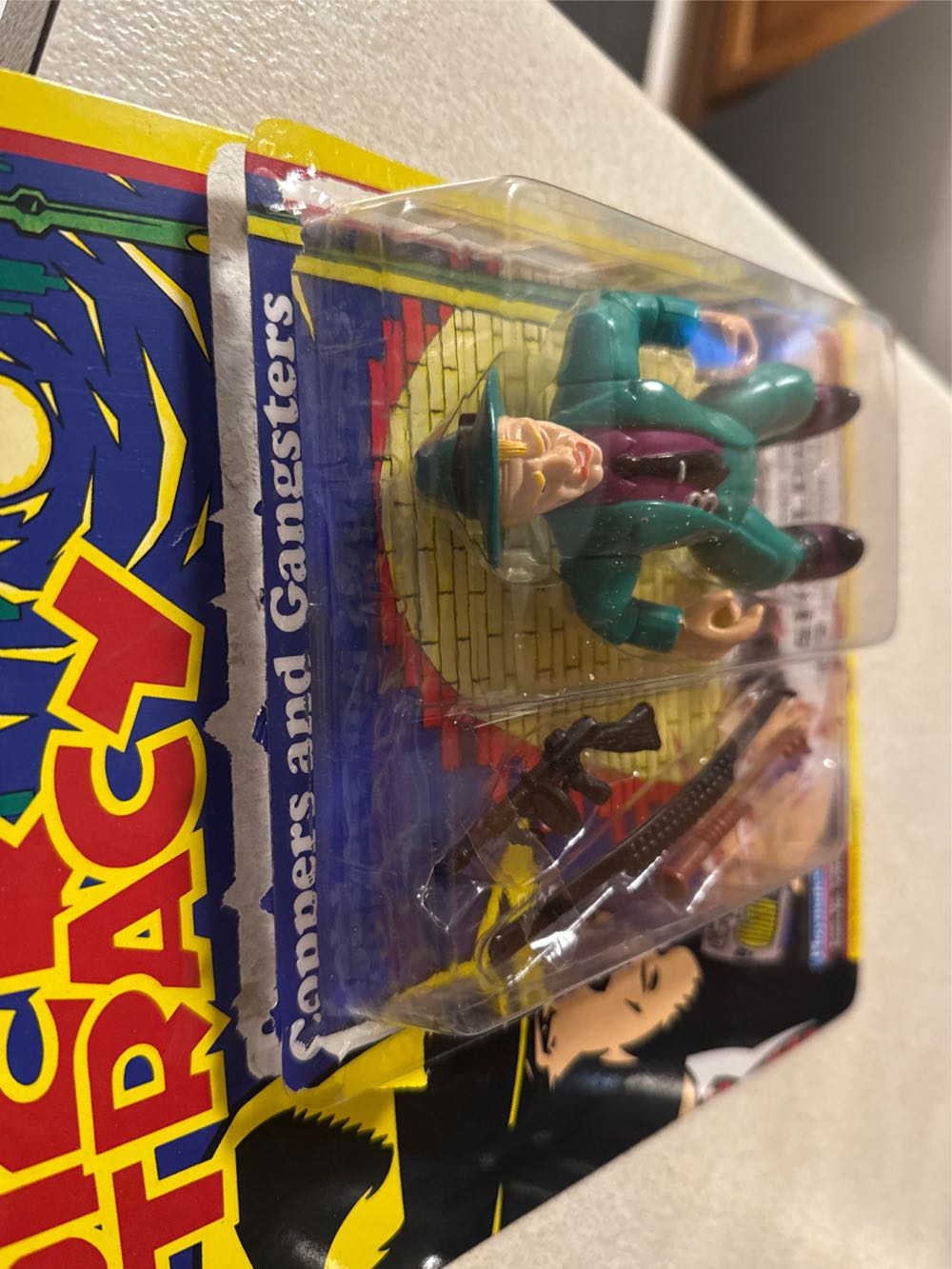 Dick Tracy Coopers And Gangsters Shoulders - Playmates (Dick Tracy) action figure collectible [Barcode 043377057048] - Main Image 3