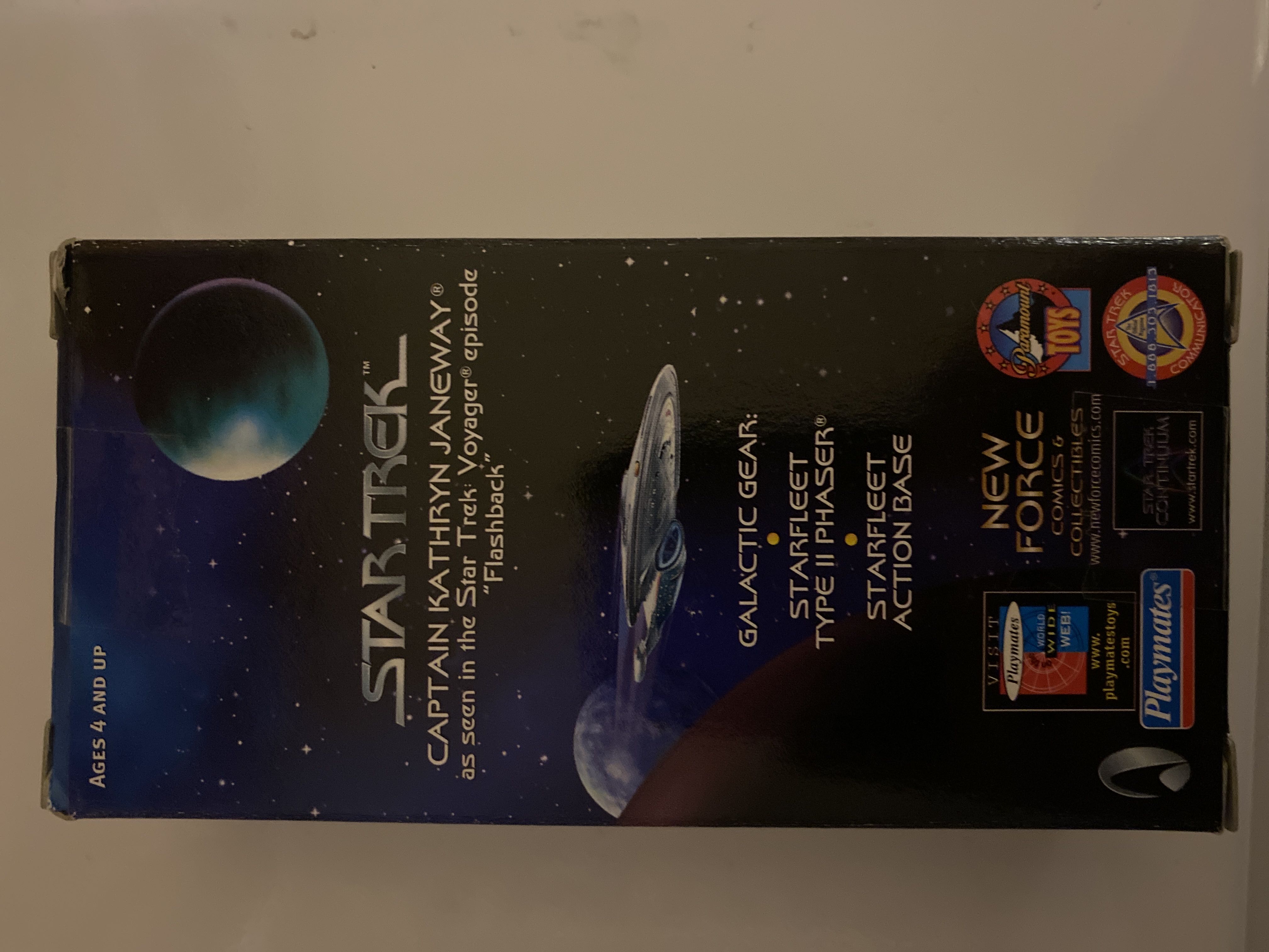 Captain Kathryn Janeway  action figure collectible - Main Image 2