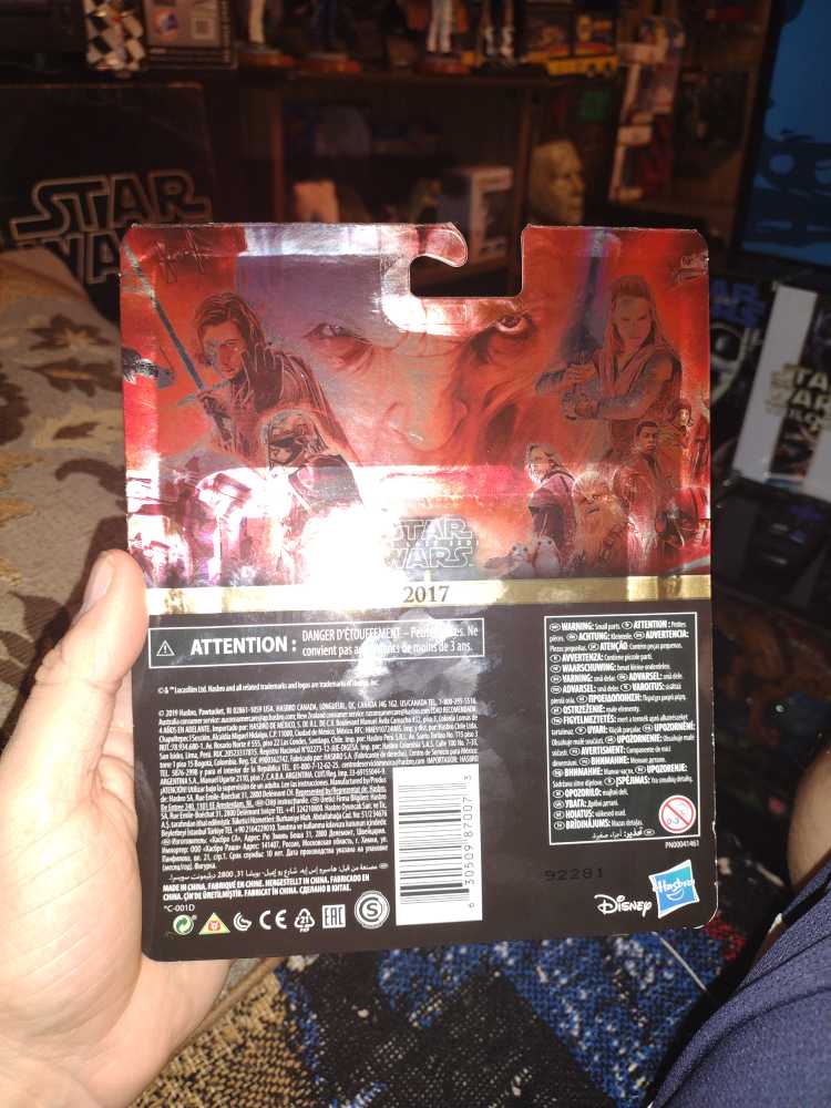 Rey - Disney / Hasbro (Skywalker Saga Commemorative 3.75” 2019) action figure collectible [Barcode 630509870073] - Main Image 4