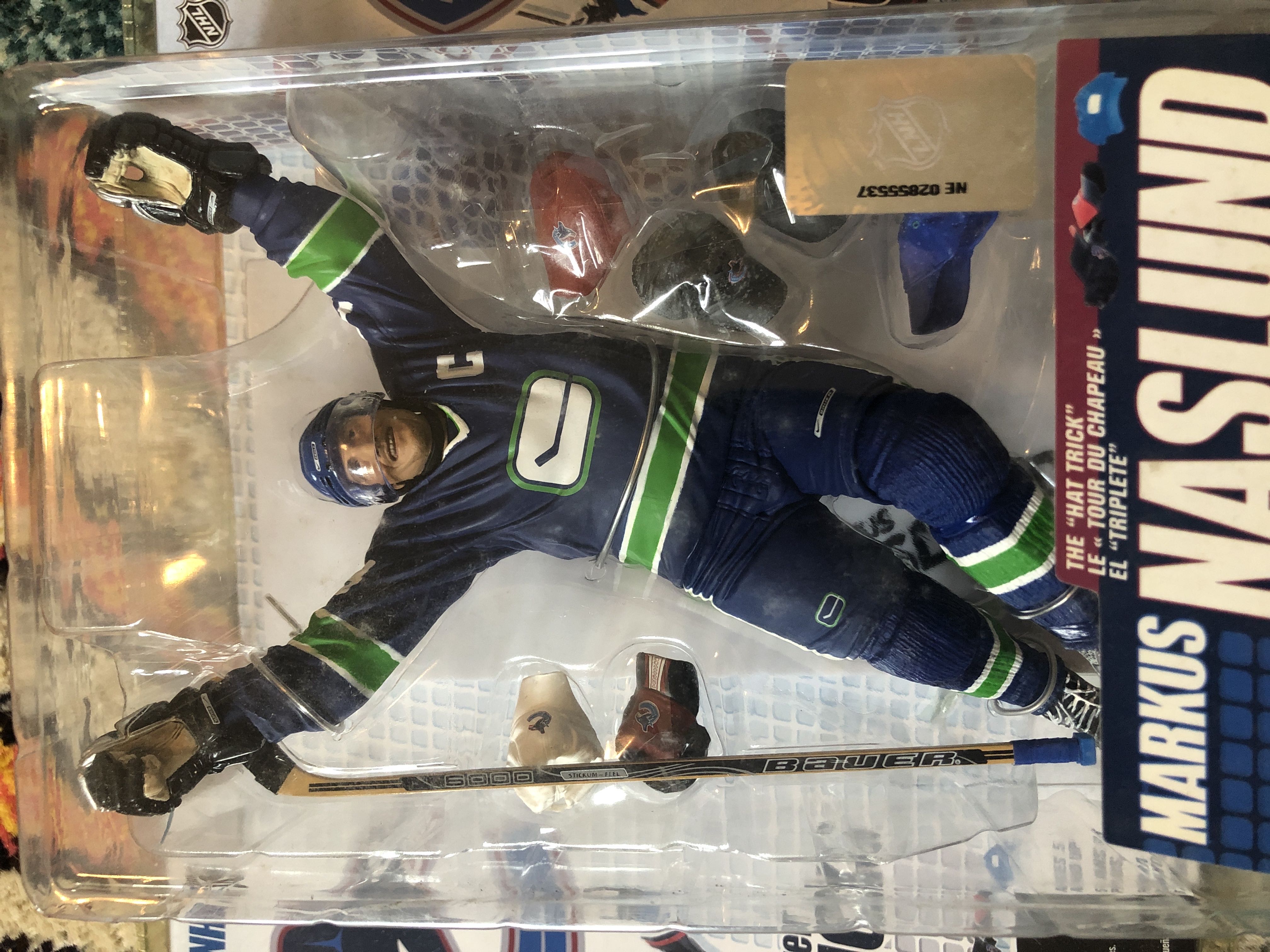 Markus Naslund Series 14 Alt  action figure collectible - Main Image 2