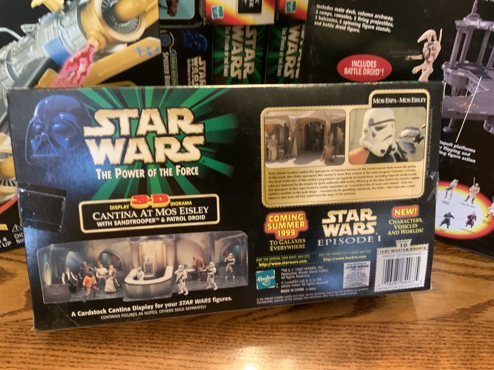 Cantina at Mos Eisley with Sandtrooper & Patrol Droid - Hasbro (Star Wars: The Power of the Force) action figure collectible [Barcode 076281840635] - Main Image 2