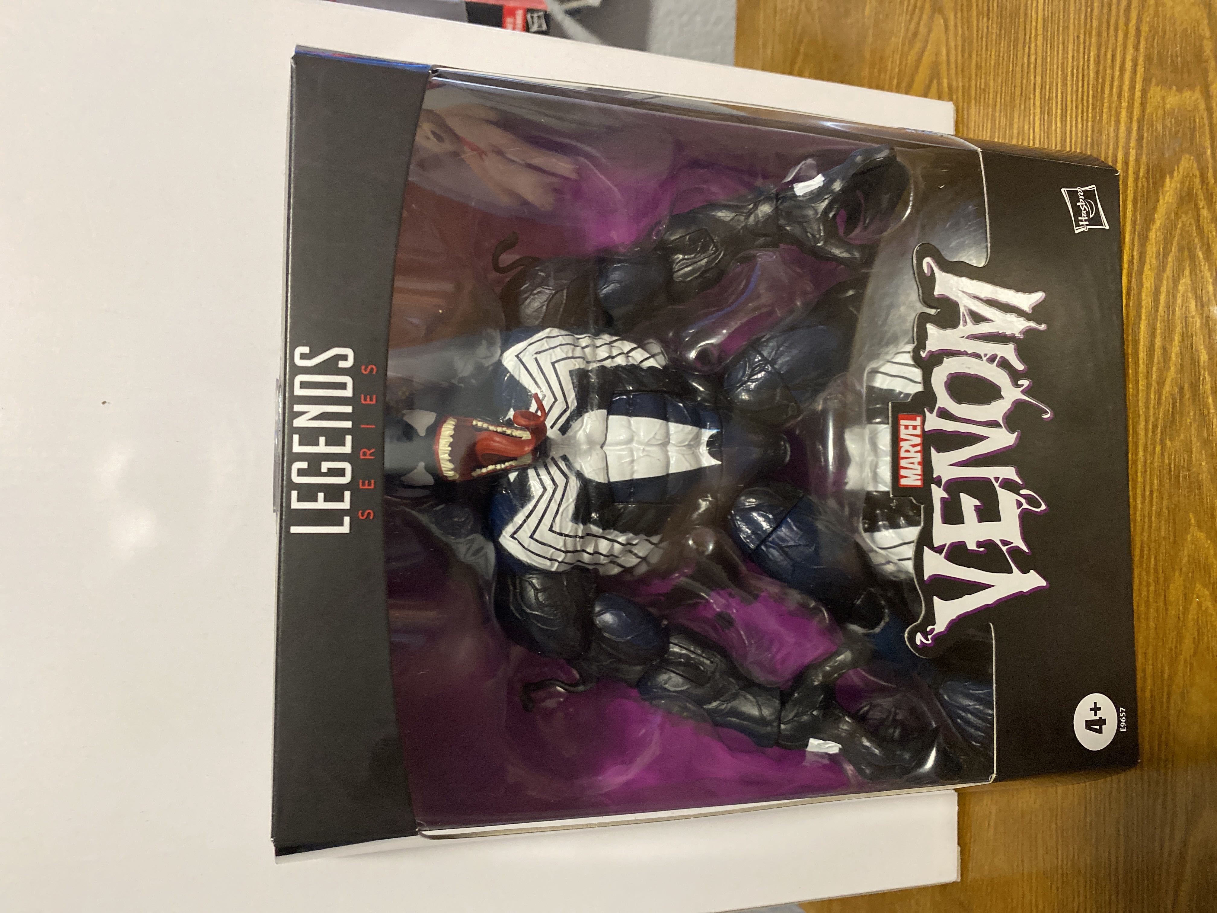 Venom - Hasbro (Marvel: Legends Series) action figure collectible [Barcode 5010993697113] - Main Image 2