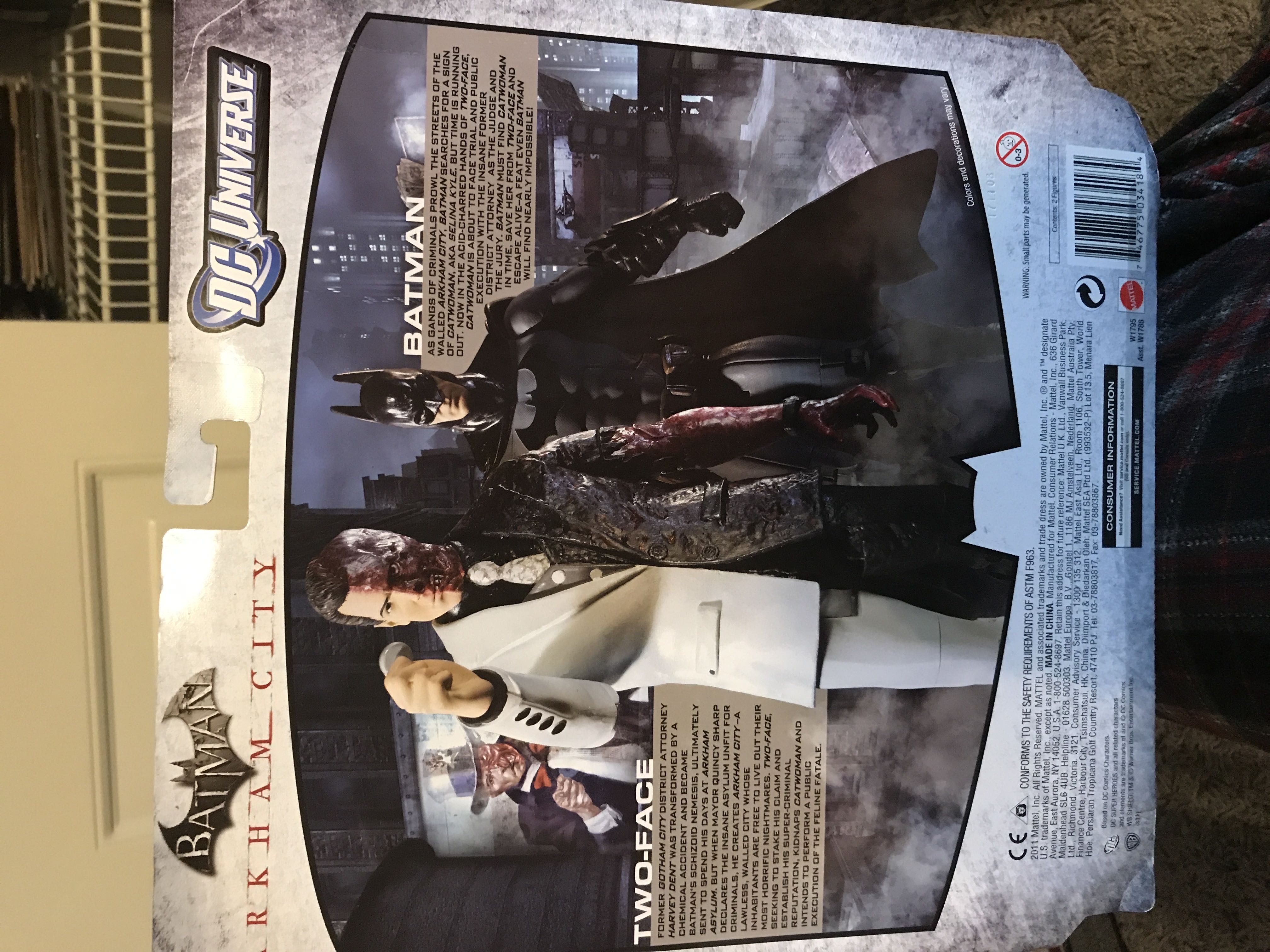 DC Universe Legacy Edition Batman Arkham City Legacy Edition Batman Arkham City Batman and Two-Face - DC Collectibles (Batman Arkham City) action figure collectible [Barcode 746775034184] - Main Image 2