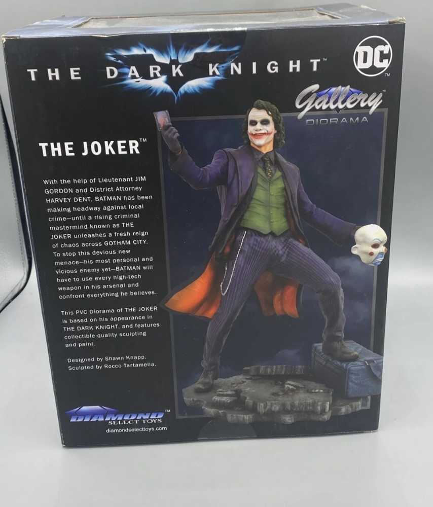 Diamond Select Toys DC Gallery Batman The Dark Knight Joker PVC Figure - Dimond Select Toys (Diamond Select: Gallery) action figure collectible [Barcode 699788832837] - Main Image 3