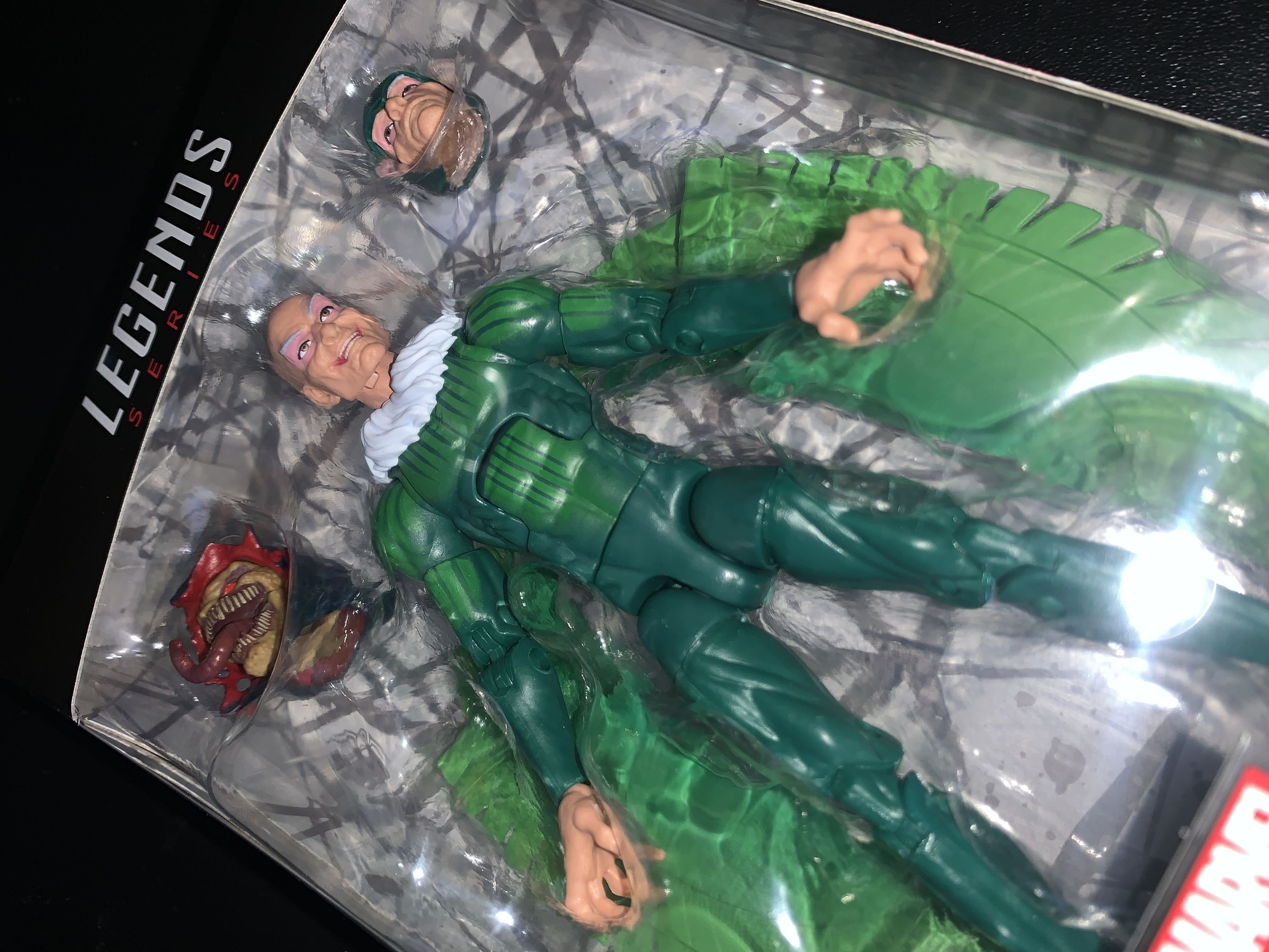 Vulture - Hasbro (Marvel Legends) action figure collectible - Main Image 3