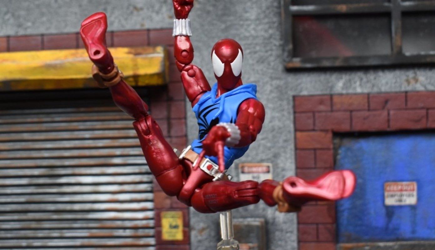Scarlet Spider - Hasbro Marvel (Marvel Retro 6 Inch Collection) action figure collectible - Main Image 2
