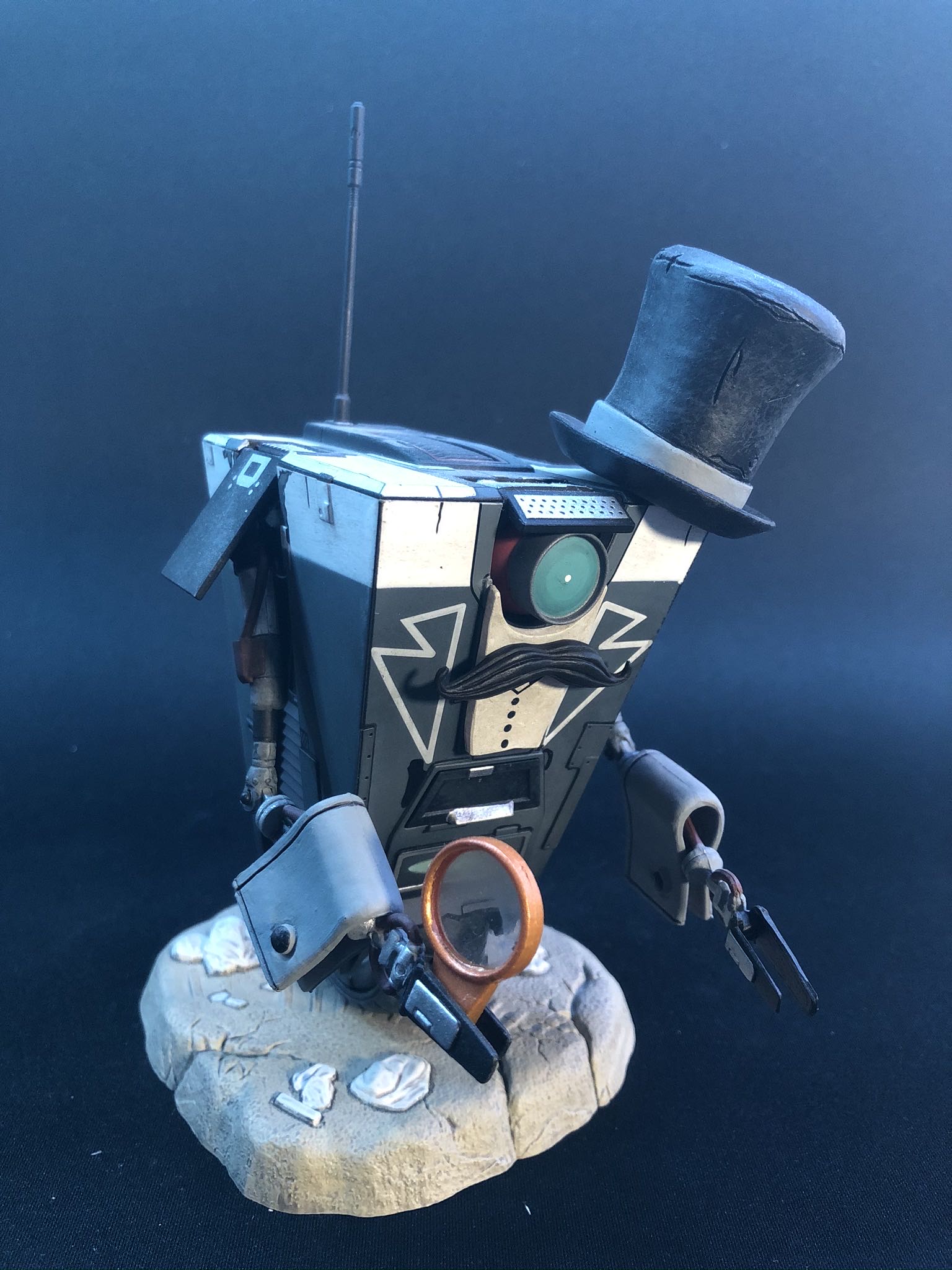 Claptrap CL4P-TP Gentleman Caller - Neca action figure collectible - Main Image 2