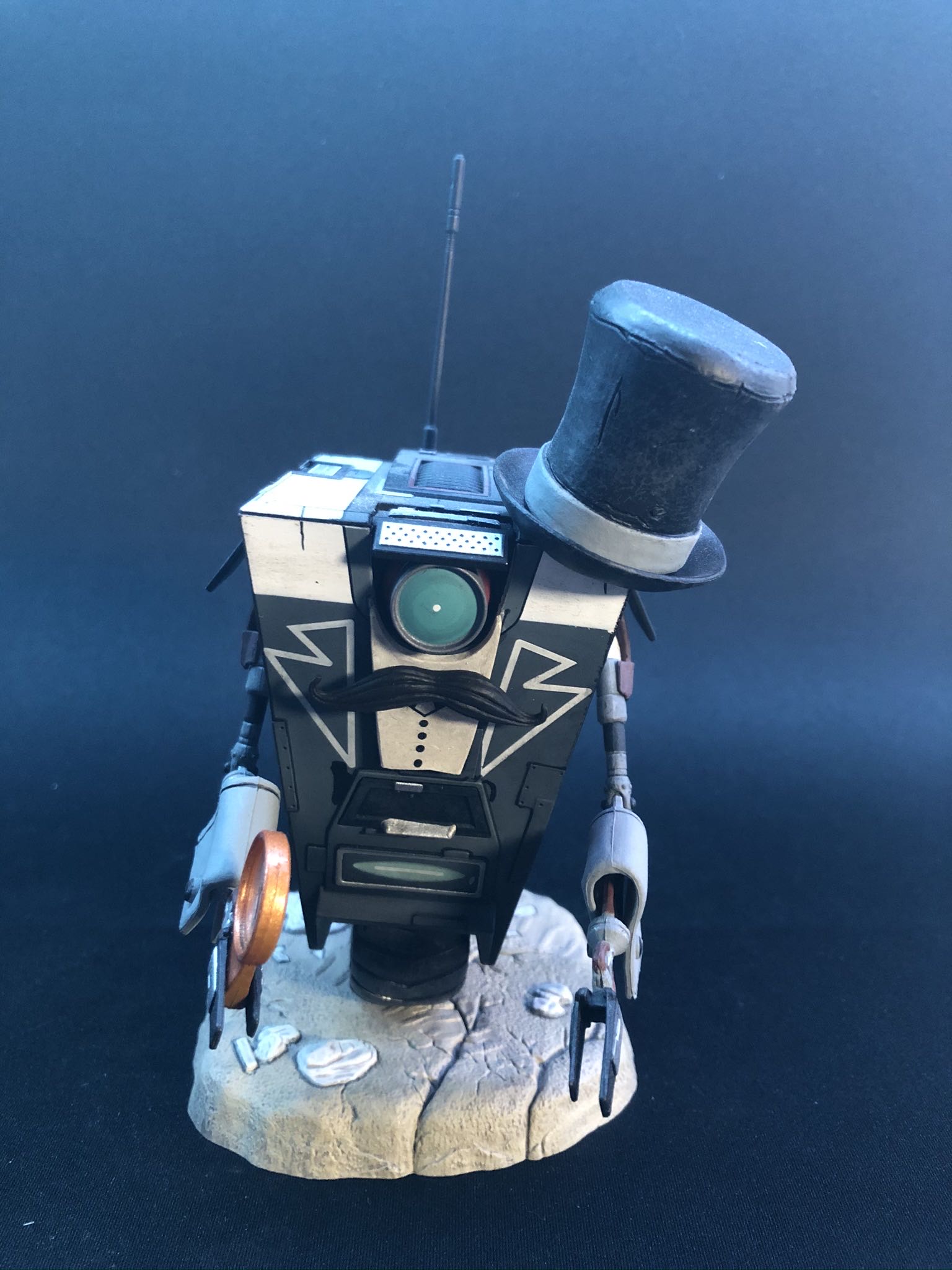 Claptrap CL4P-TP Gentleman Caller - Neca action figure collectible - Main Image 3
