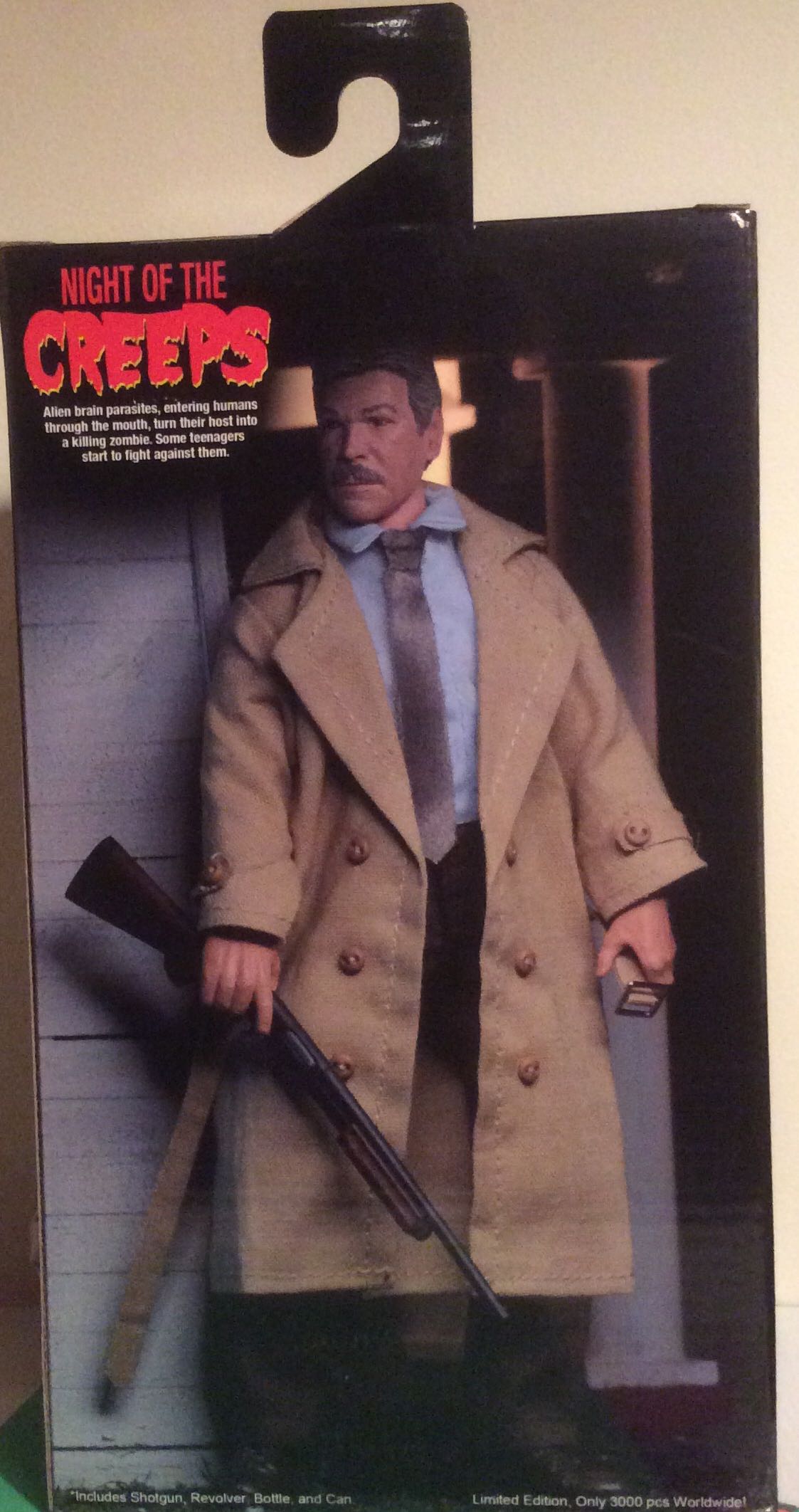 Detective Ray Cameron Retro Clothed - Neca (Night of the Creeps) action figure collectible [Barcode 634482148976] - Main Image 2