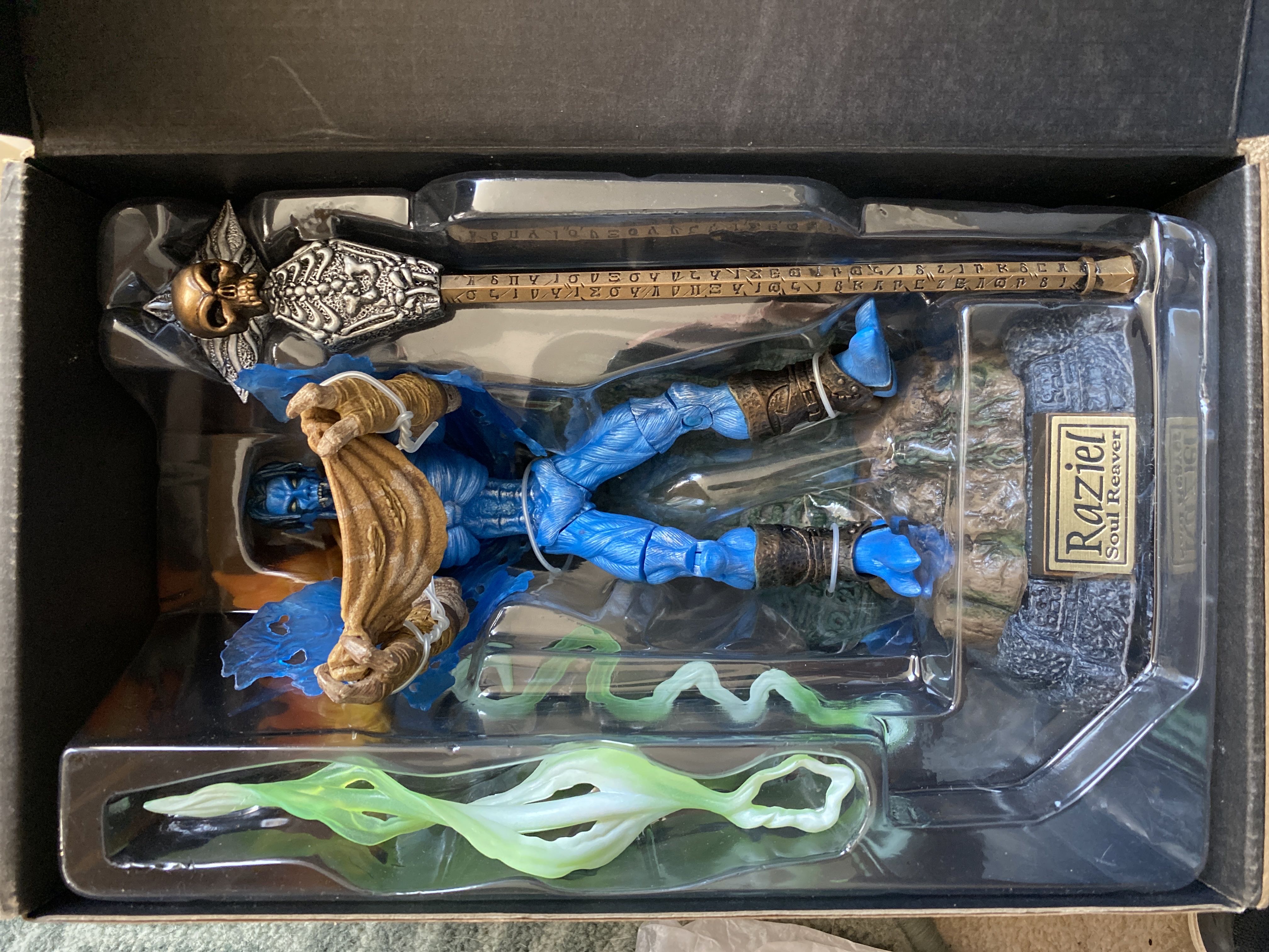 Raziel - Blue Box (Legacy Of Kain - Soul Reaver) action figure collectible [Barcode 021105212600] - Main Image 2