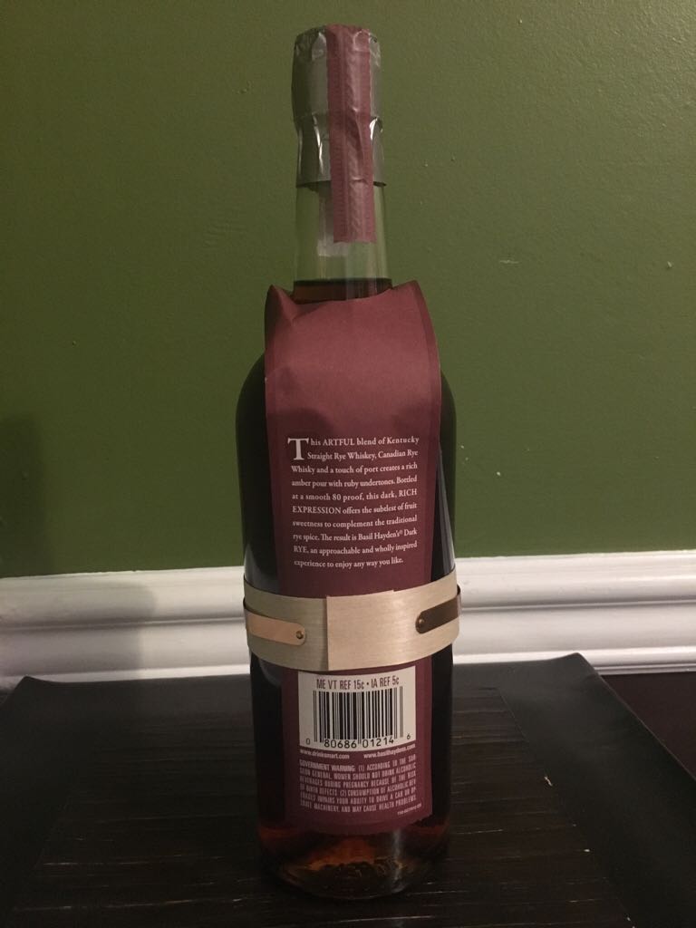 Rye Whiskey - Basil Hayden Dark Rye - Jim B.Beam Distilling Co. (750 mL) alcohol collectible [Barcode 080686012146] - Main Image 2