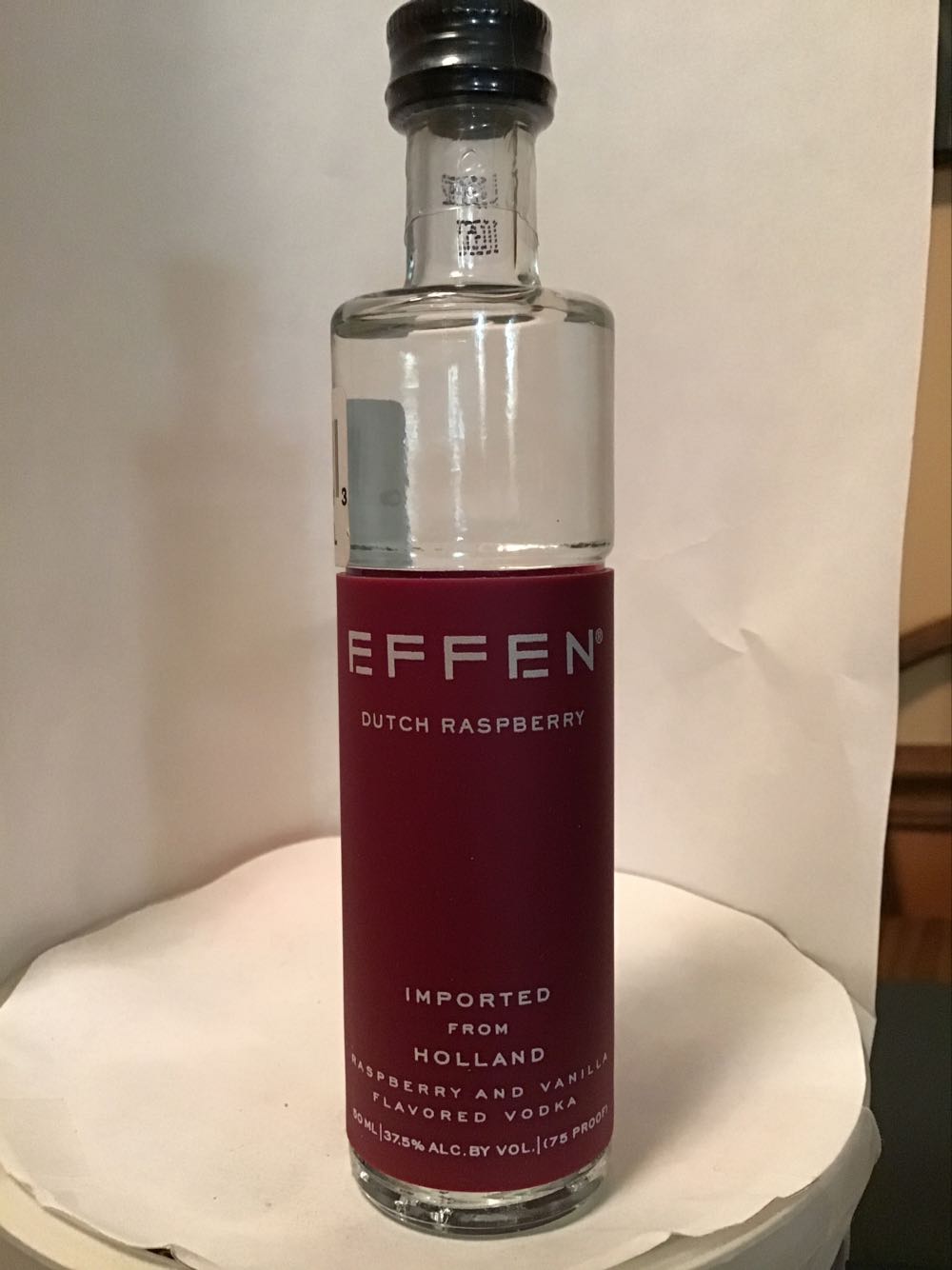 Effen Dutch Raspberry - Effen Import Co. (750mL) alcohol collectible [Barcode 080686938019] - Main Image 3