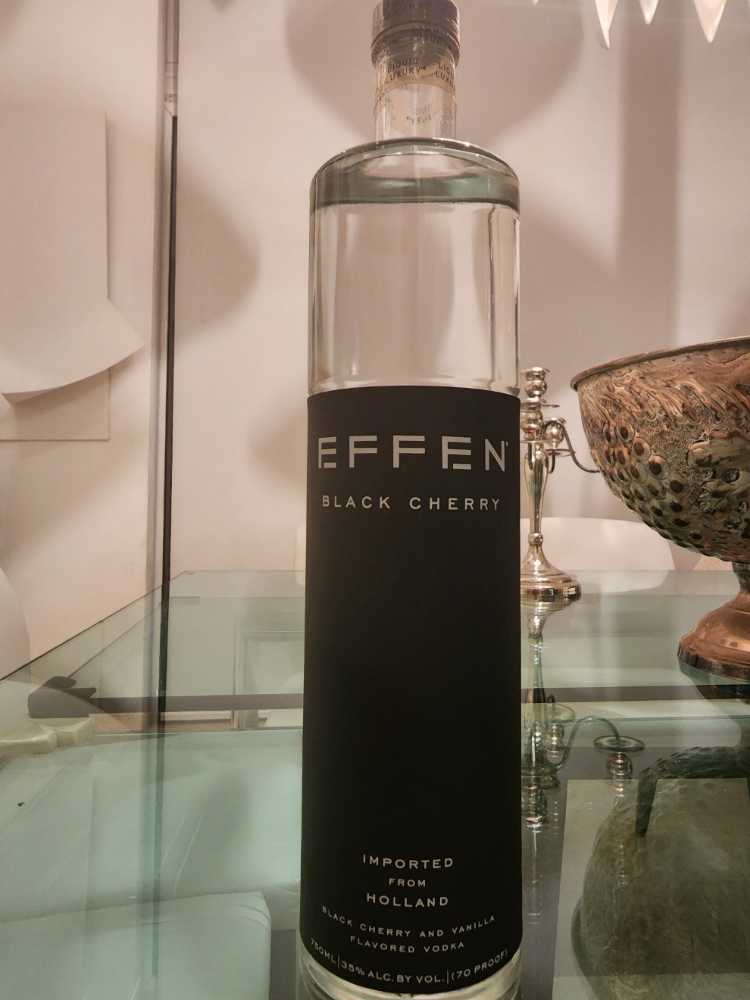 Effen Vodka - Holland - Effen Import Co. (750 mL) alcohol collectible [Barcode 080686938057] - Main Image 3