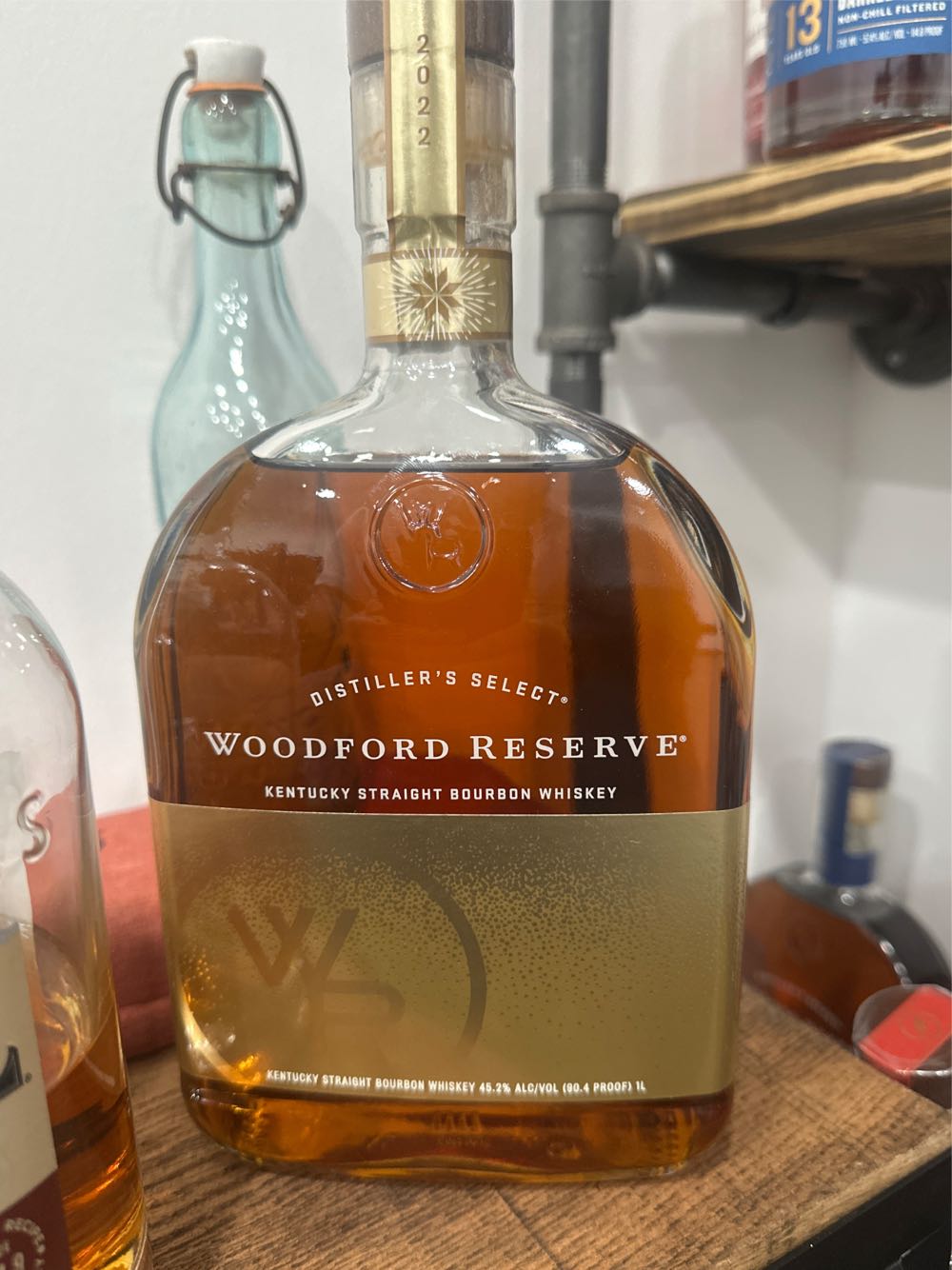 Woodford Reserve (Holiday 2024)) - Woodford Reserve Distillery (1 L) alcohol collectible [Barcode 081128001032] - Main Image 3
