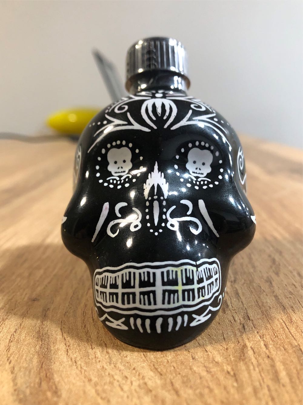 KAH Tequila Anejo - Fabrica de Tequilas Finos, S.A. de C.V. (50 mL) alcohol collectible [Barcode 081240050277] - Main Image 3