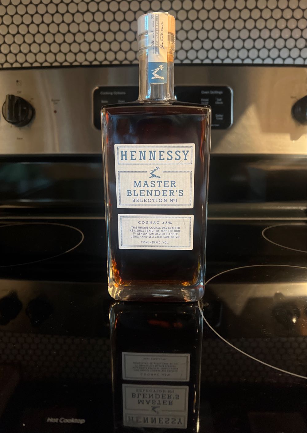 Hennessy Master Blender’s Selection No 1 - Jas Hennessy & Co. (750 mL) alcohol collectible [Barcode 081753828578] - Main Image 3