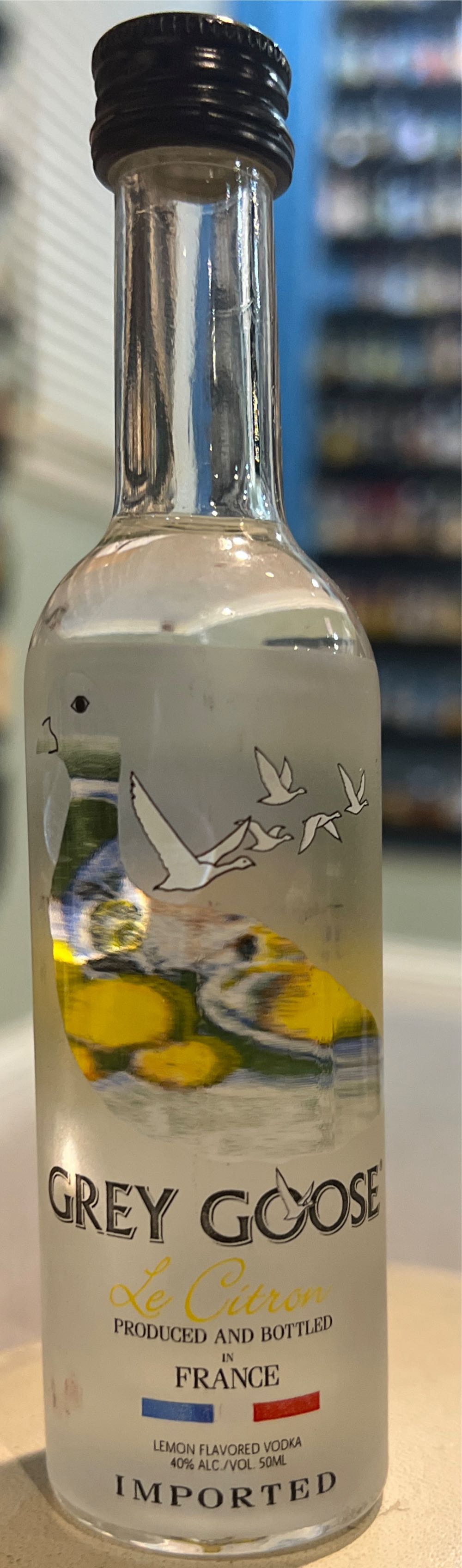 Grey Goose Le Citron - Grey Goose (1L) alcohol collectible [Barcode 020420288048] - Main Image 2