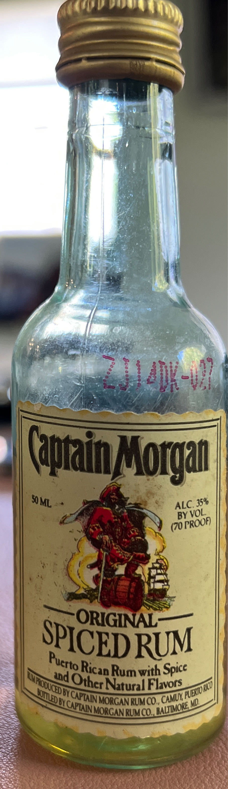Captain Morgan Spiced Rum 100 - Captain Morgan Rum Co. (50 mL) alcohol collectible [Barcode 082000741985] - Main Image 4