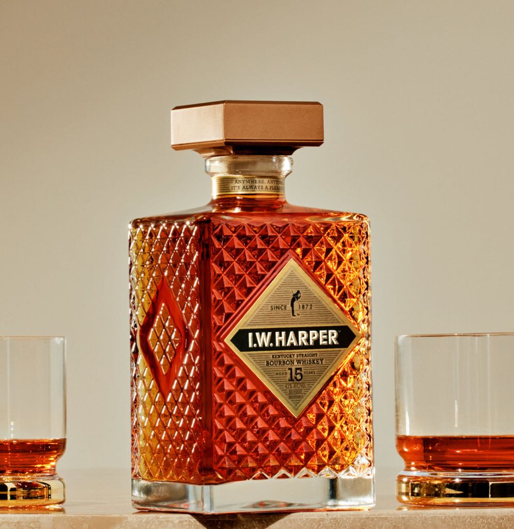 I. W. Harper 15 Year Bourbon - I.W. Harper Distilling Co (750mL) alcohol collectible [Barcode 082000768999] - Main Image 4