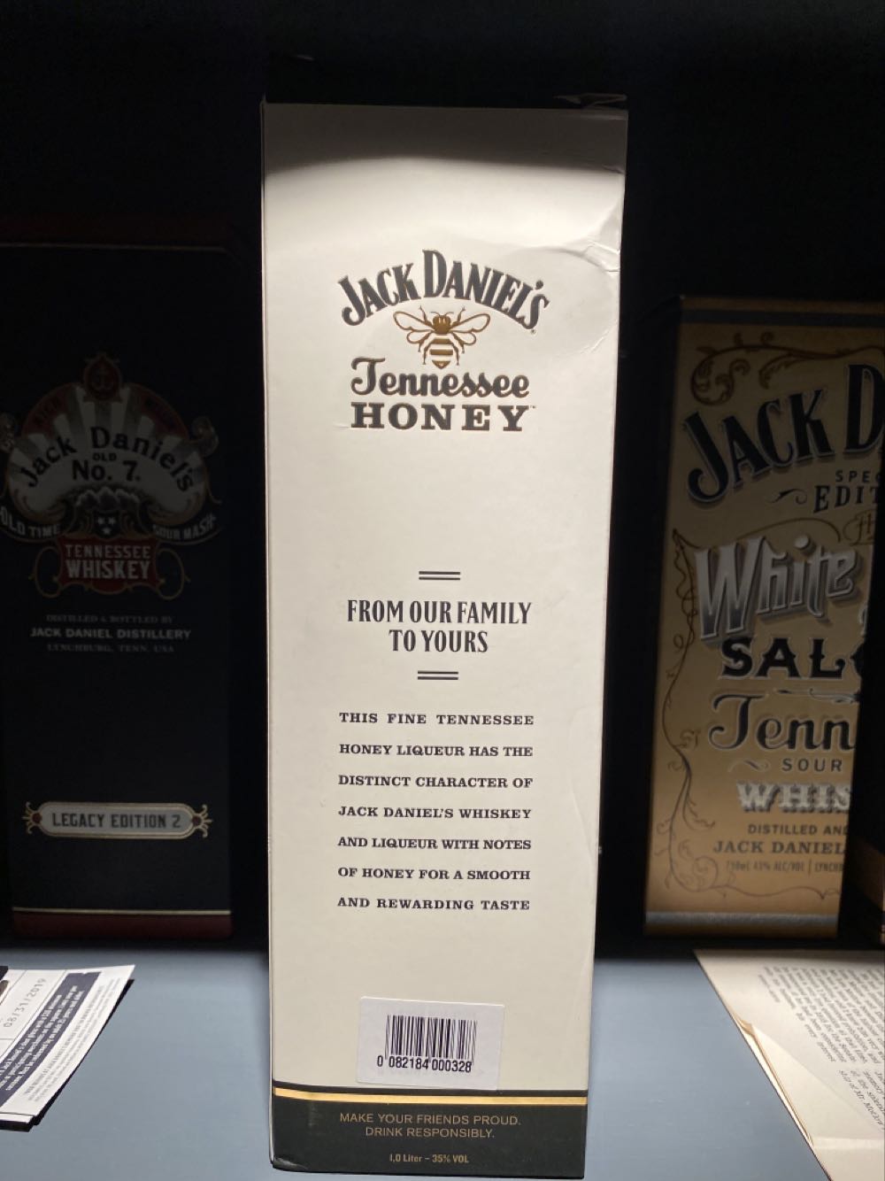 Jack Daniels Honey - Jack Daniel Distillery (500mL) alcohol collectible [Barcode 082184000328] - Main Image 2