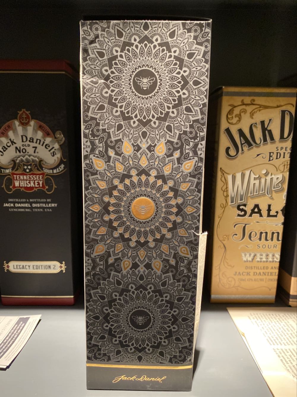 Jack Daniels Honey - Jack Daniel Distillery (500mL) alcohol collectible [Barcode 082184000328] - Main Image 3
