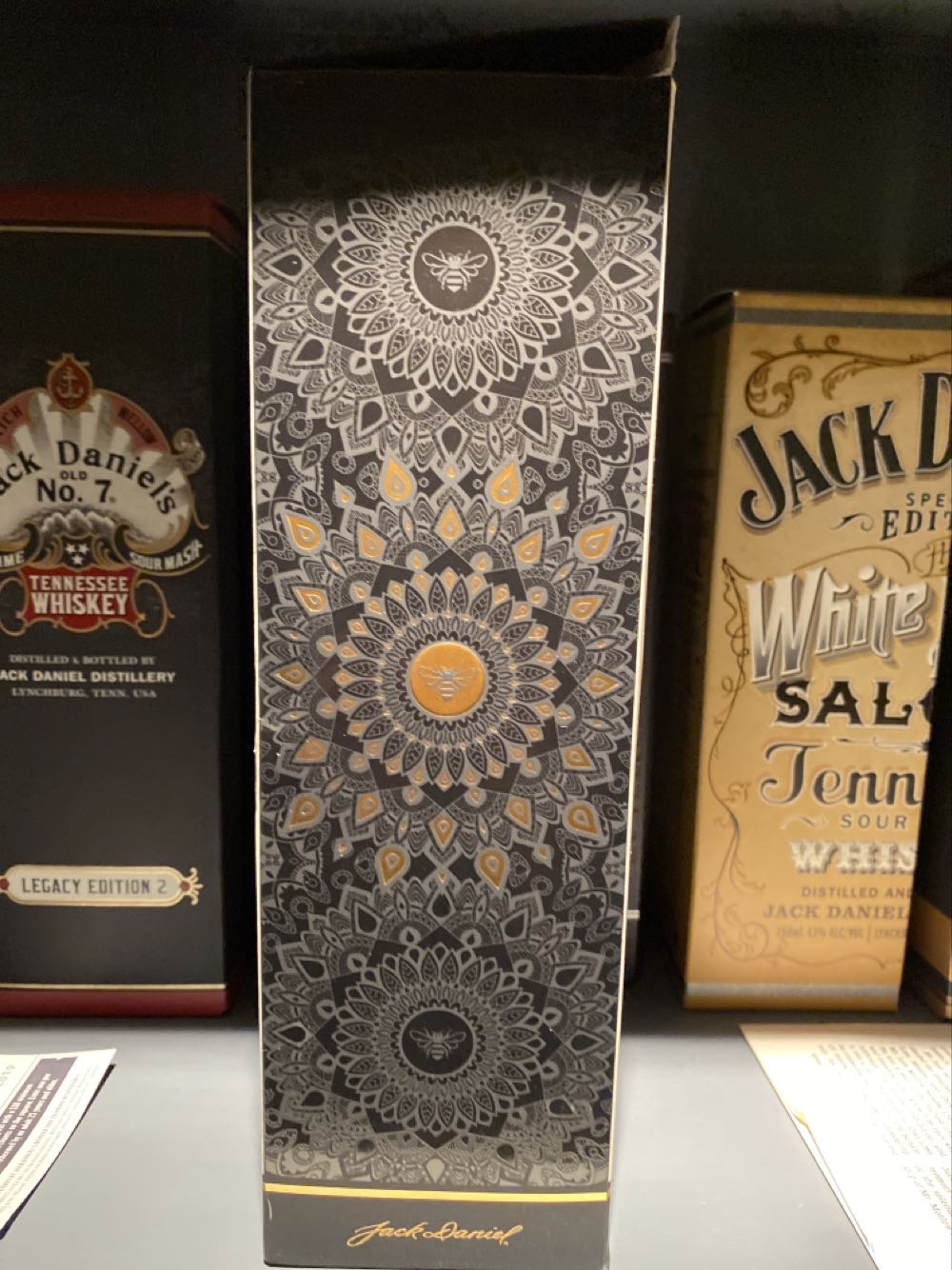 Jack Daniels Honey - Jack Daniel Distillery (500mL) alcohol collectible [Barcode 082184000328] - Main Image 4
