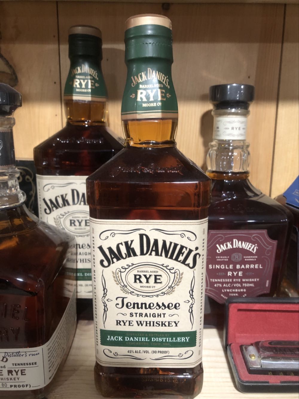 Jack Daniel’s Rye - Jack Daniel Distillery (1 L) alcohol collectible [Barcode 082184003459] - Main Image 2