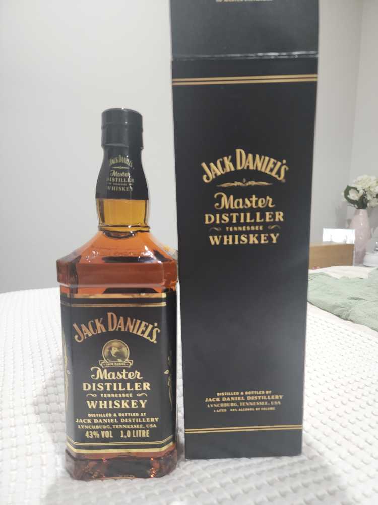 Master Distiller Singapore - Jack Daniel Distillery (1L) alcohol collectible [Barcode 082184037775] - Main Image 3