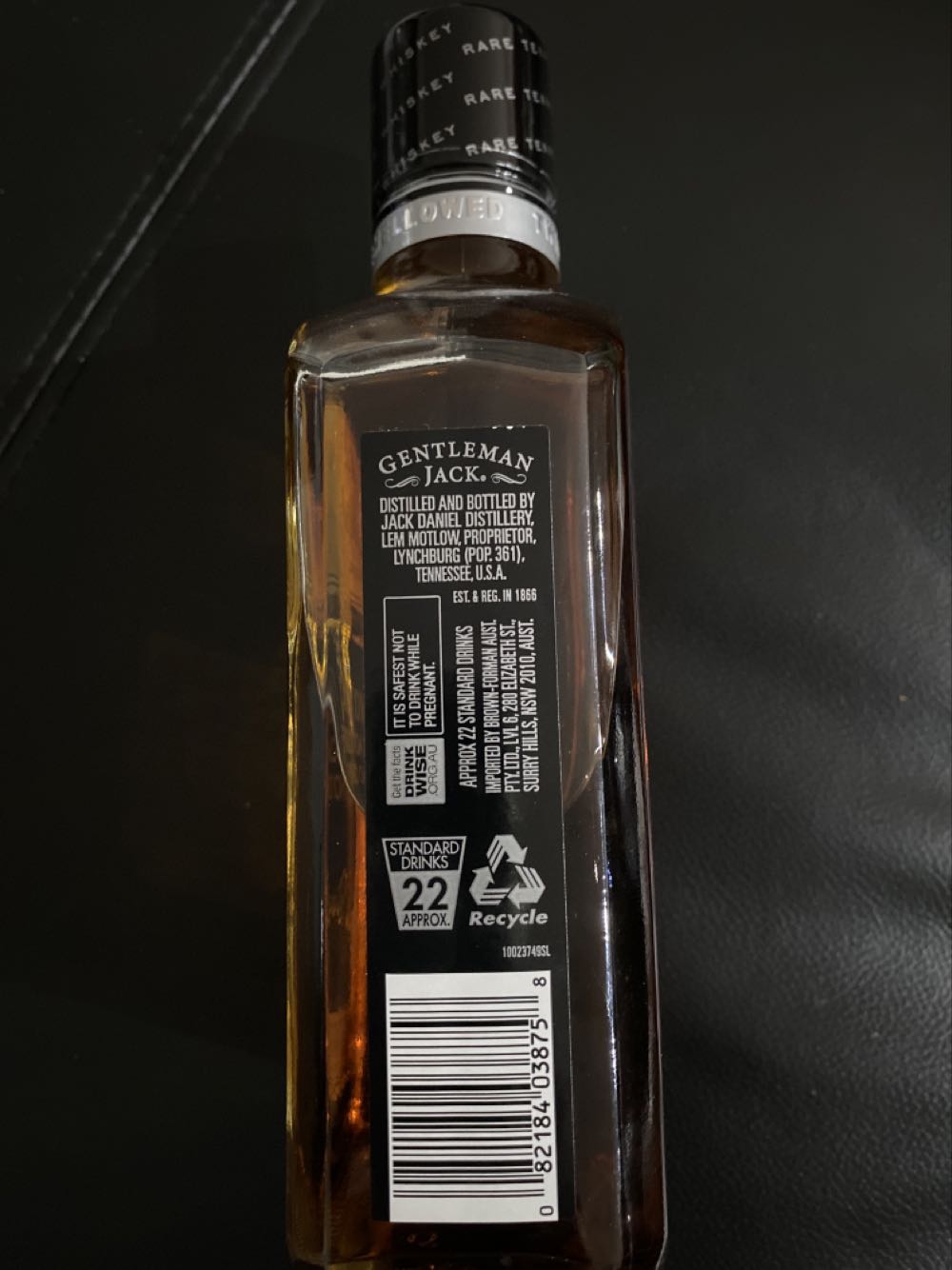 Gentleman Jack Engraved - Jack Daniel Distillery (700 mL) alcohol collectible [Barcode 082184038758] - Main Image 2