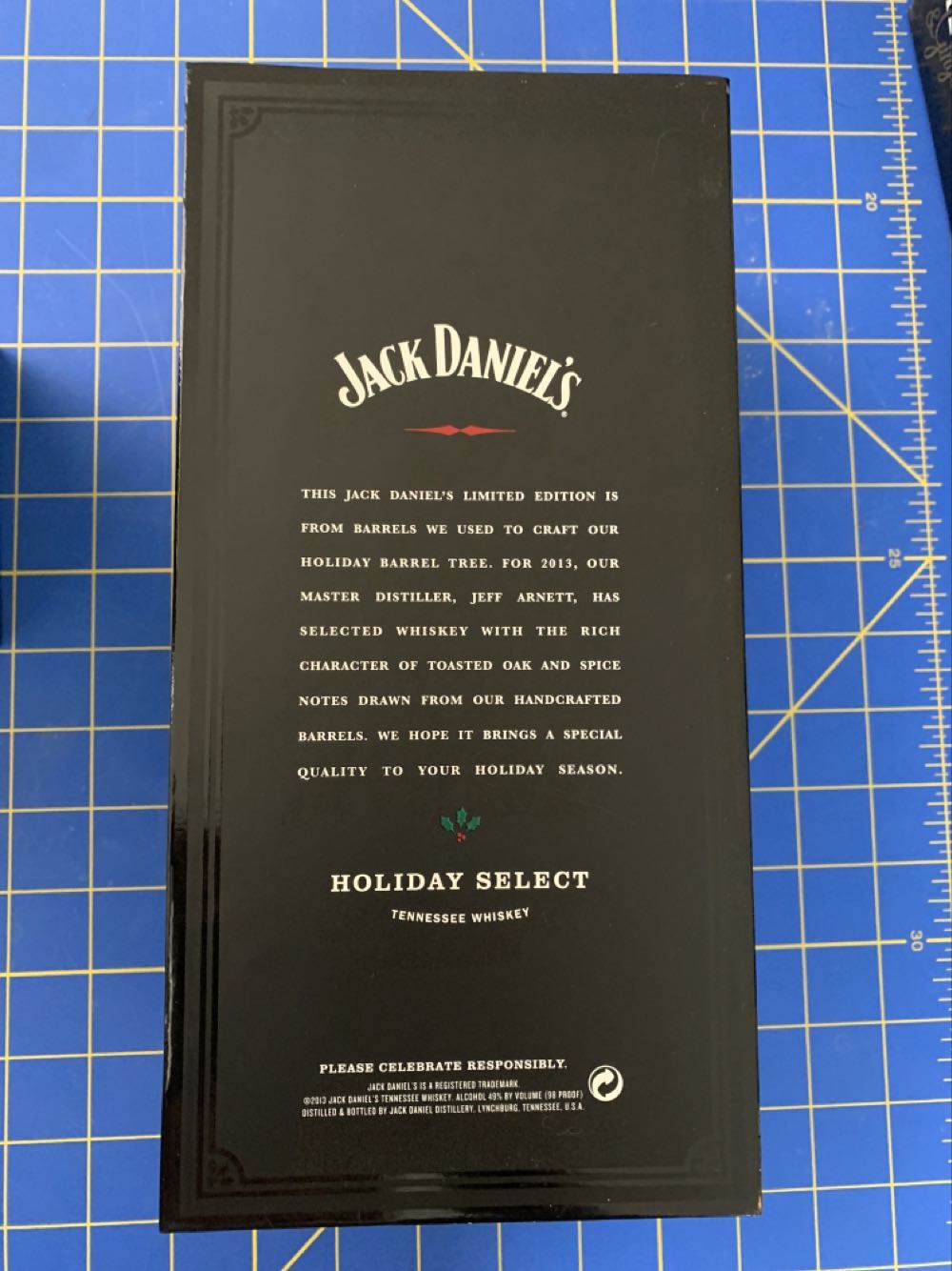Holiday Select - 2013 - Jack Daniel Distillery (750mL) alcohol collectible [Barcode 082184066430] - Main Image 3