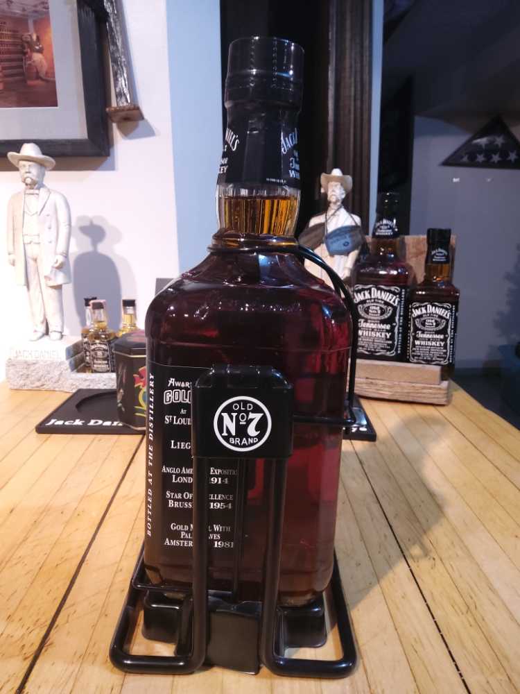 Jack Daniel’s Old No7 - Jack Daniels Distillery (1.75 L) alcohol collectible [Barcode 082184090428] - Main Image 3