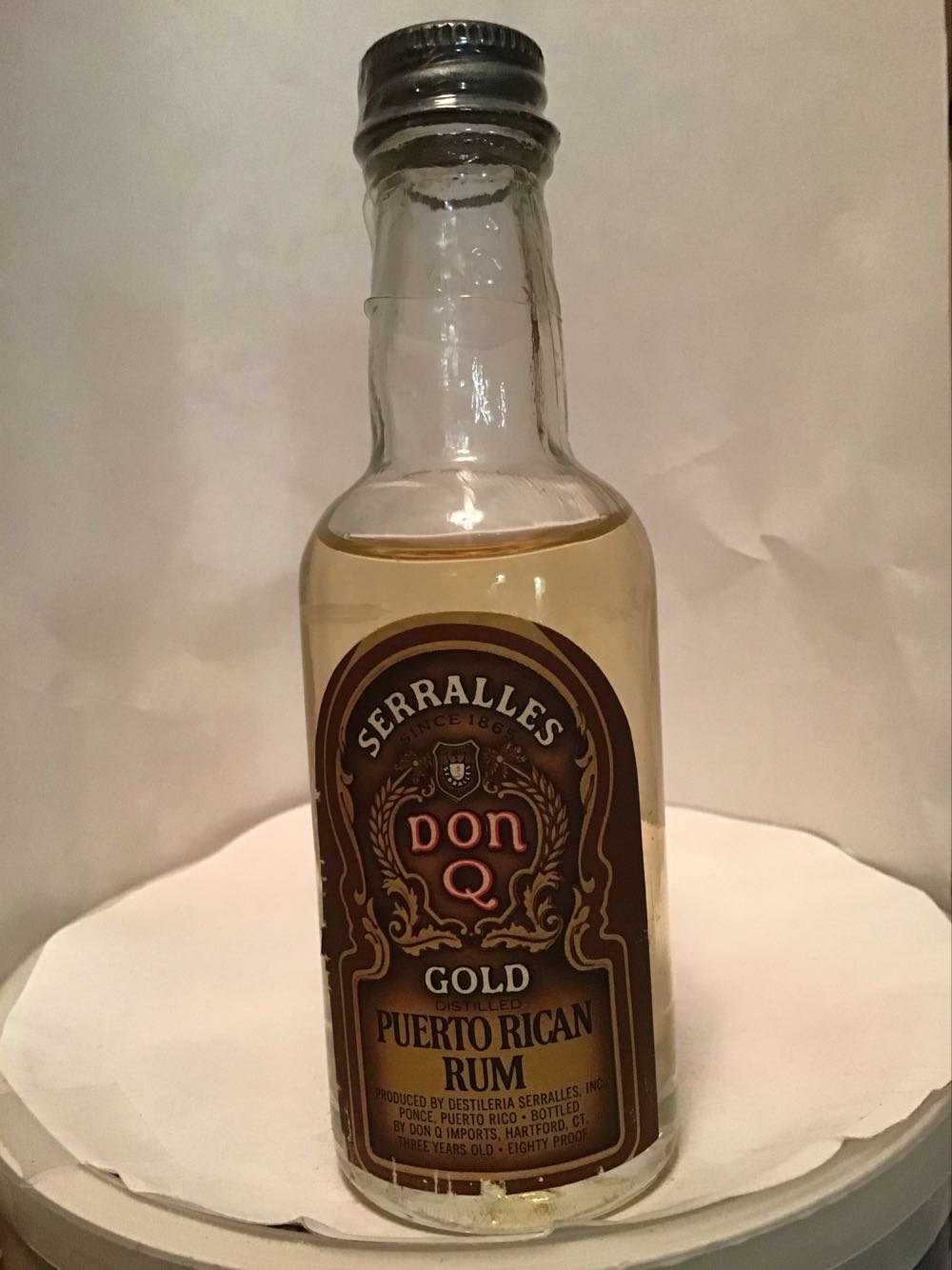 Don Q Gold Rum & Crystal - Destileria Serralles (50mL) alcohol collectible [Barcode 082301050014] - Main Image 2