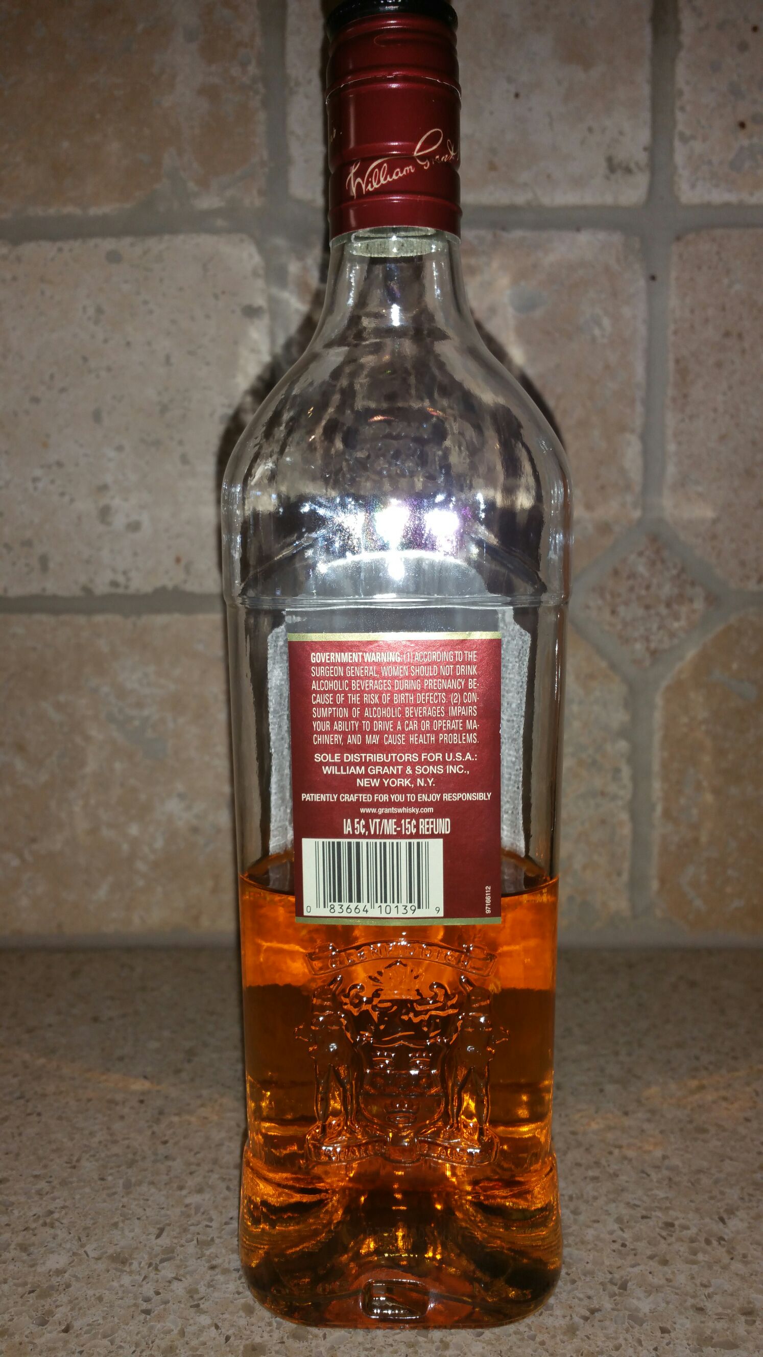 Grant’s The Family Reserve - William Grant & Sons (750 mL) alcohol collectible [Barcode 083664101399] - Main Image 2