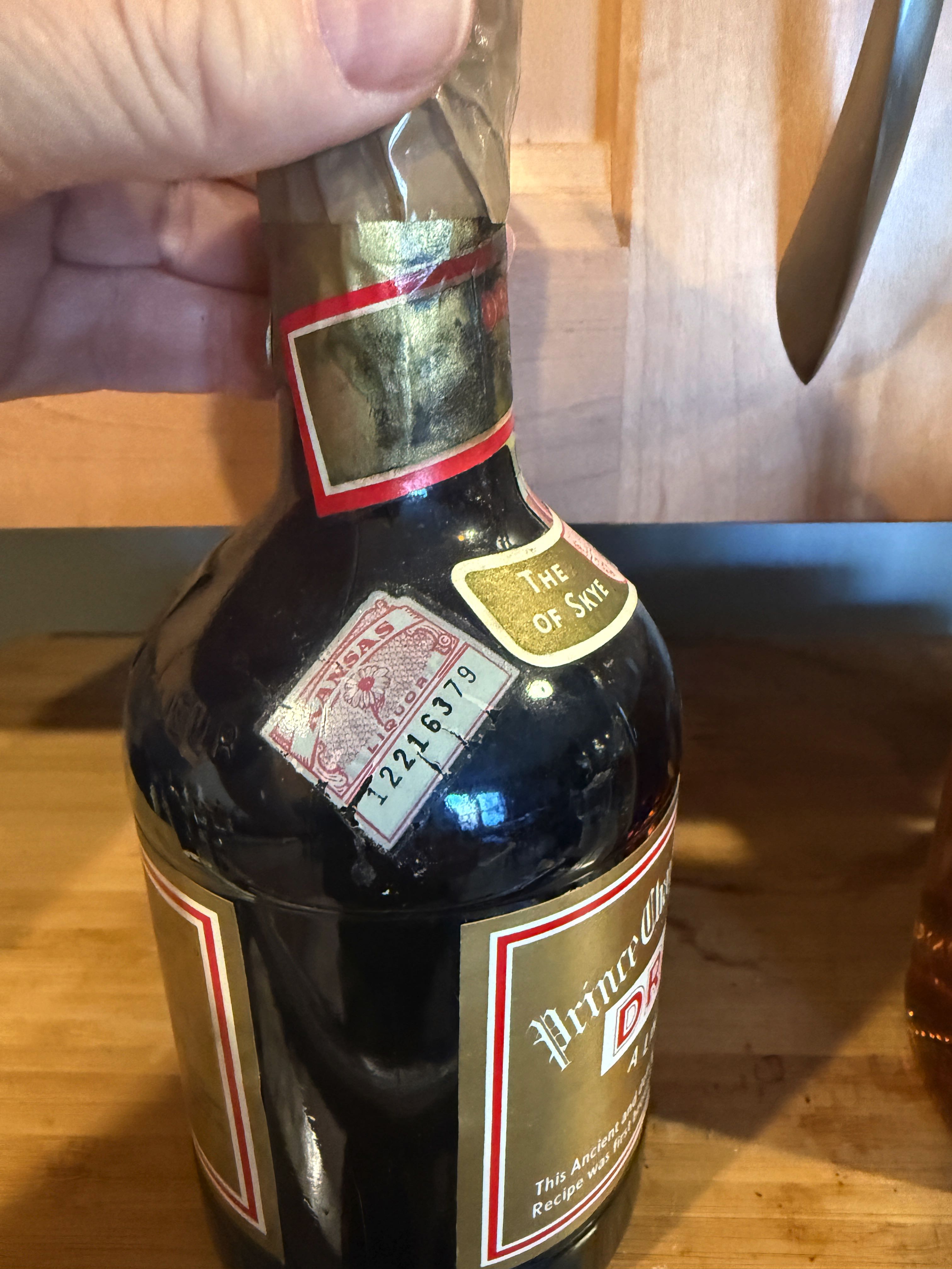 Drambuie - Mainland Scotland (750 mL) alcohol collectible [Barcode 083664873623] - Main Image 3